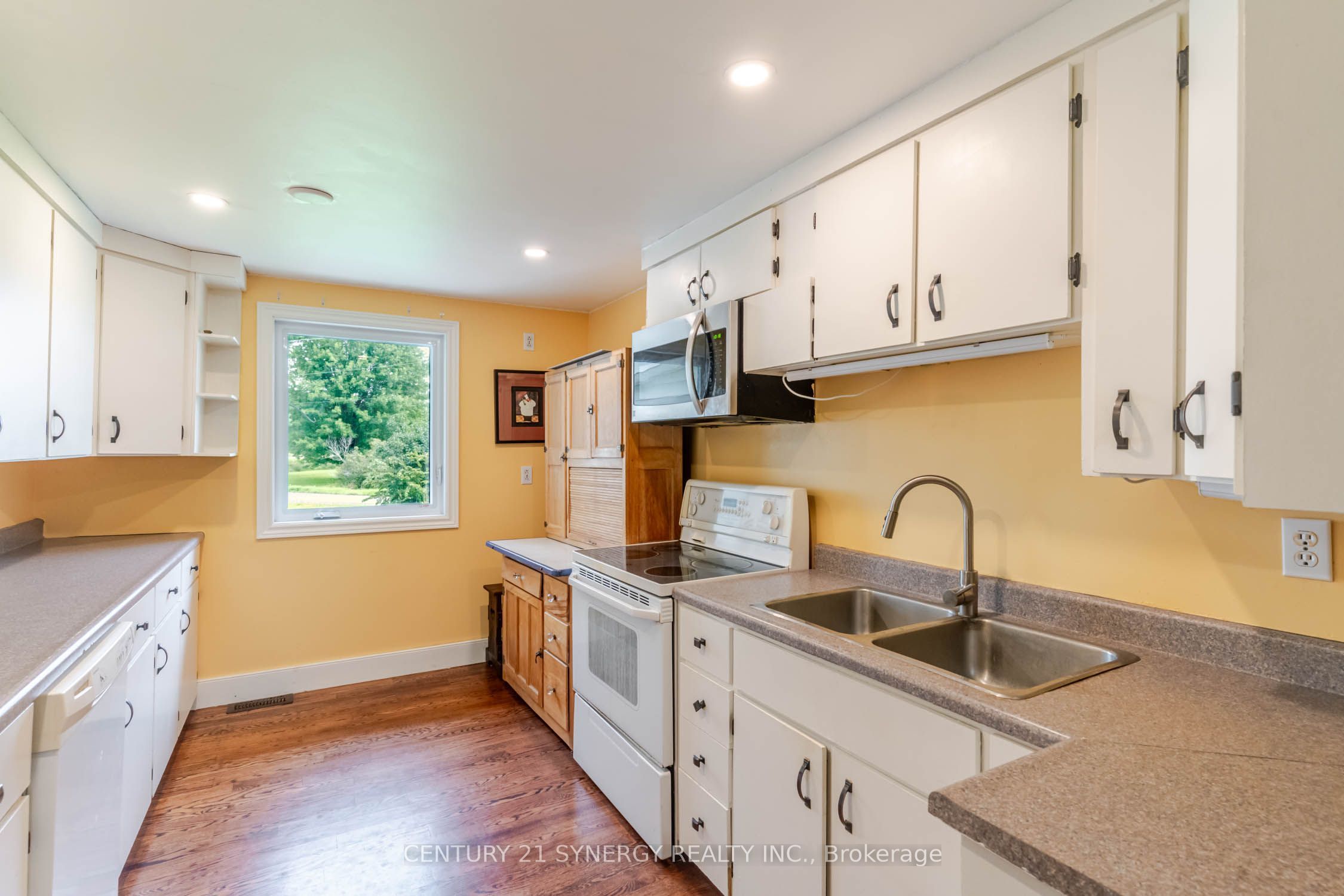 677 Bowes Side Road Property Photo 12