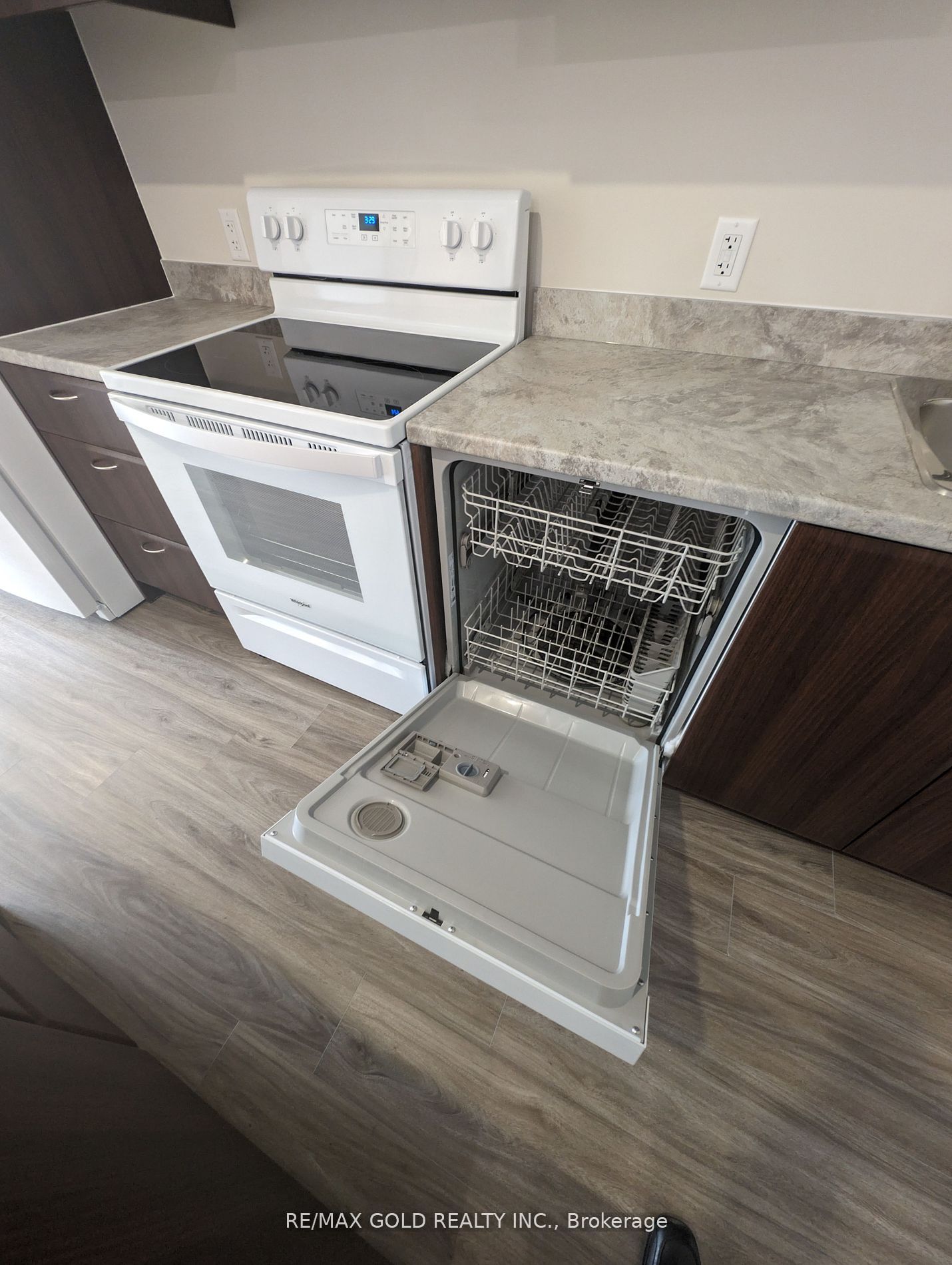 50 Herrick Avenue 105 Property Photo 6