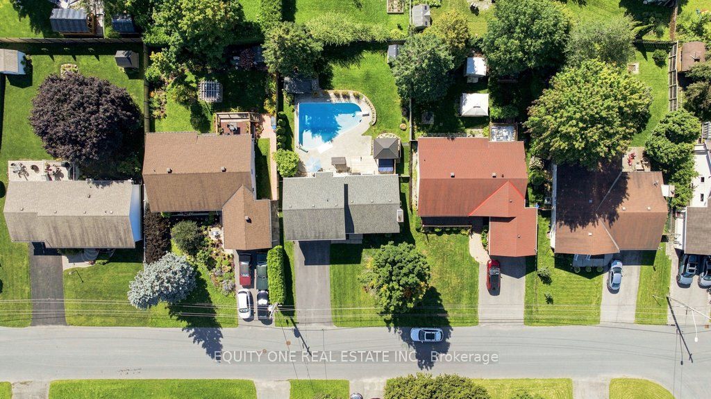 620 Loucks Drive Property Photo 2