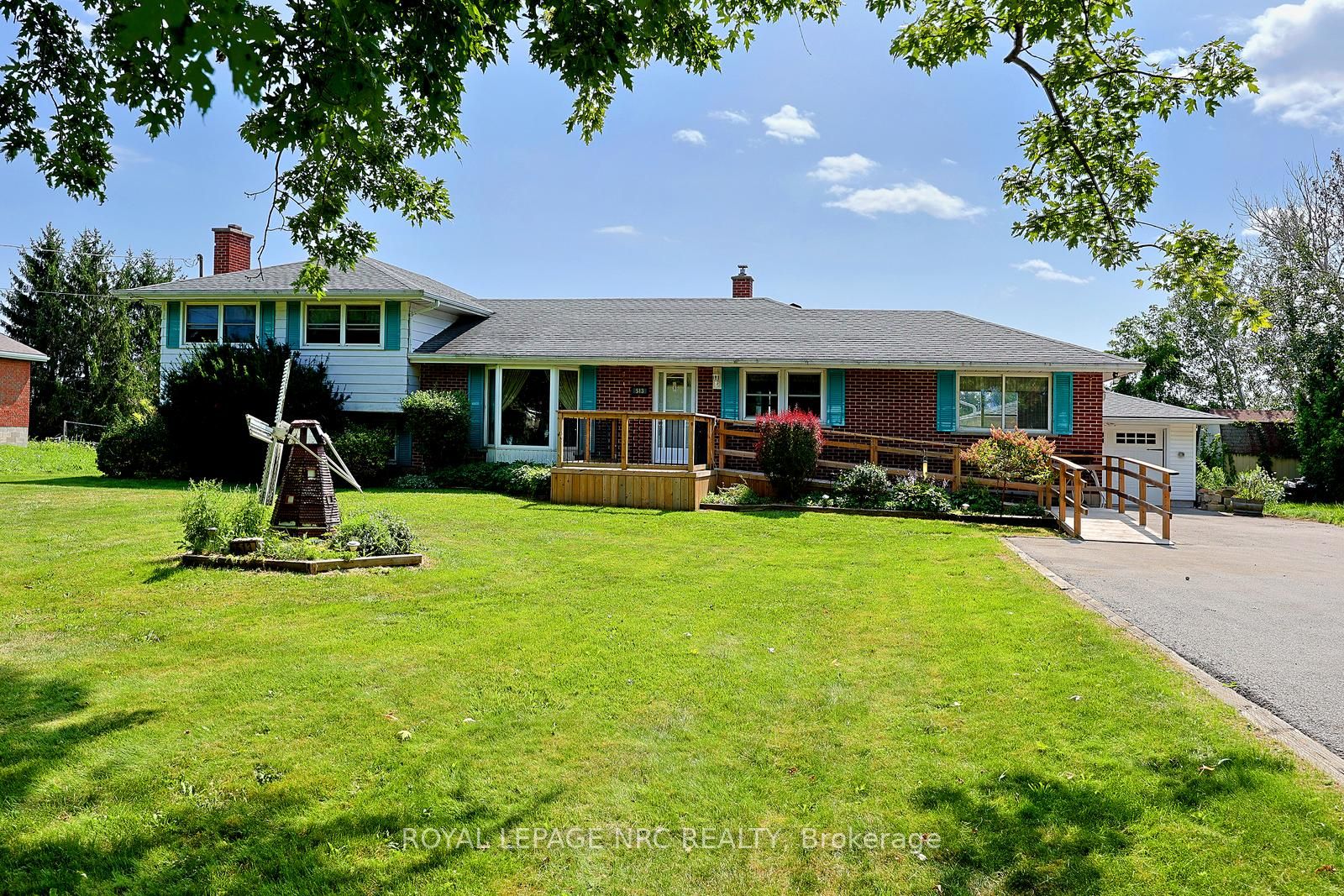 513 Ridge Road W Property Photo 3