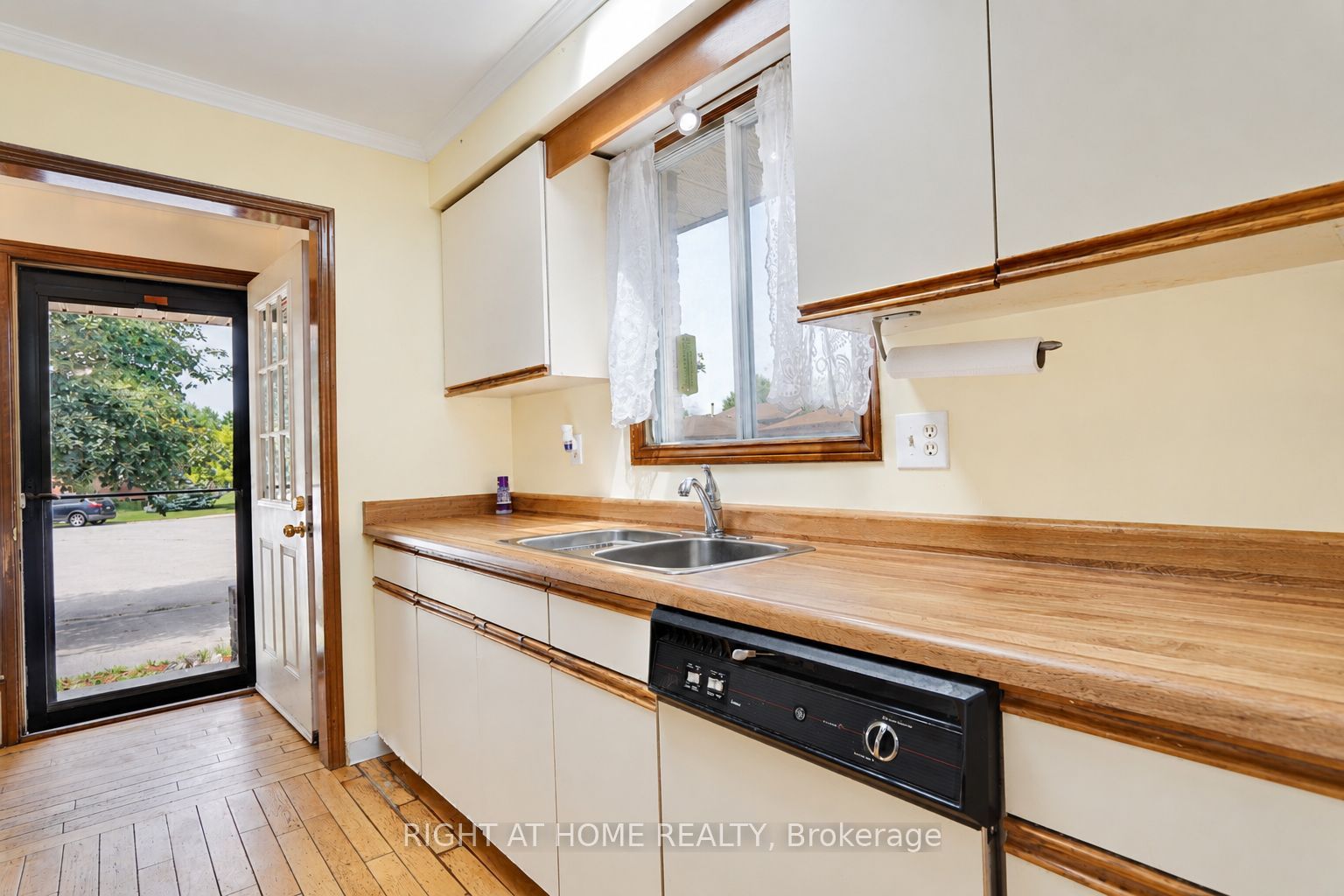 26 Mody Court Property Photo 6