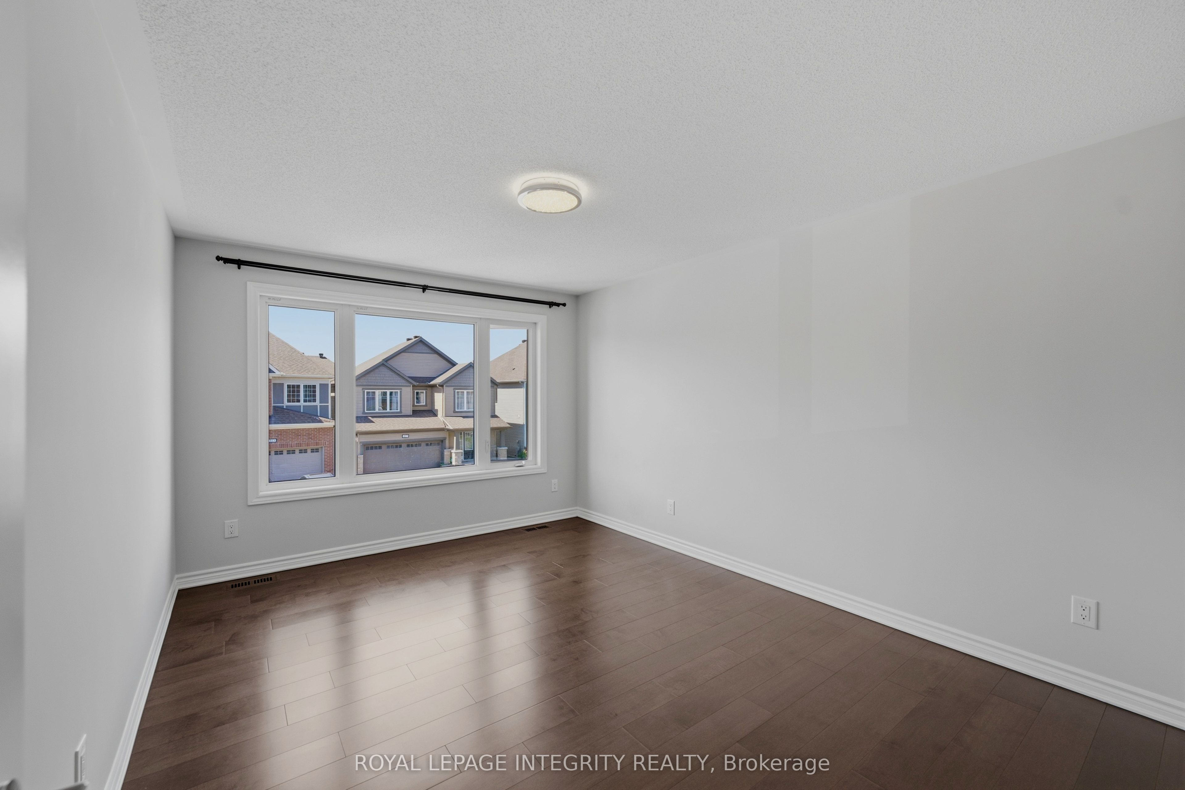 414 Aphelion Crescent Property Photo 32