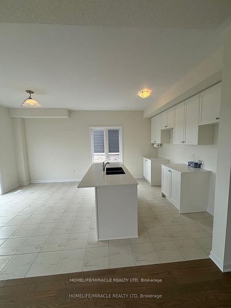 121 Gildersleeve Boulevard Property Photo 6