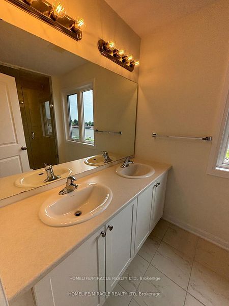 121 Gildersleeve Boulevard Property Photo 19