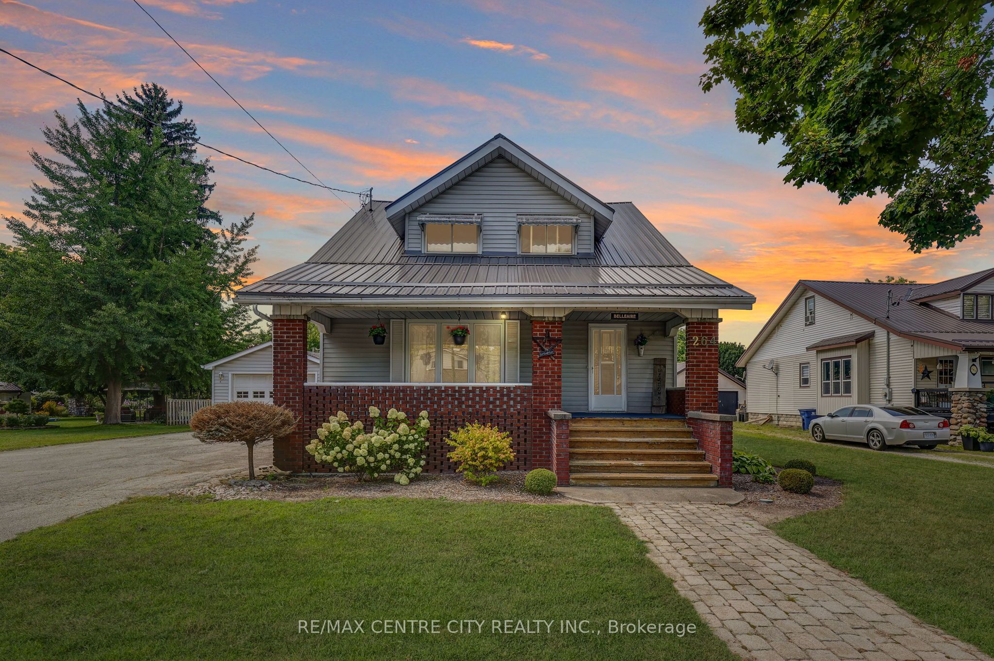 264 John Street S Property Photo 1