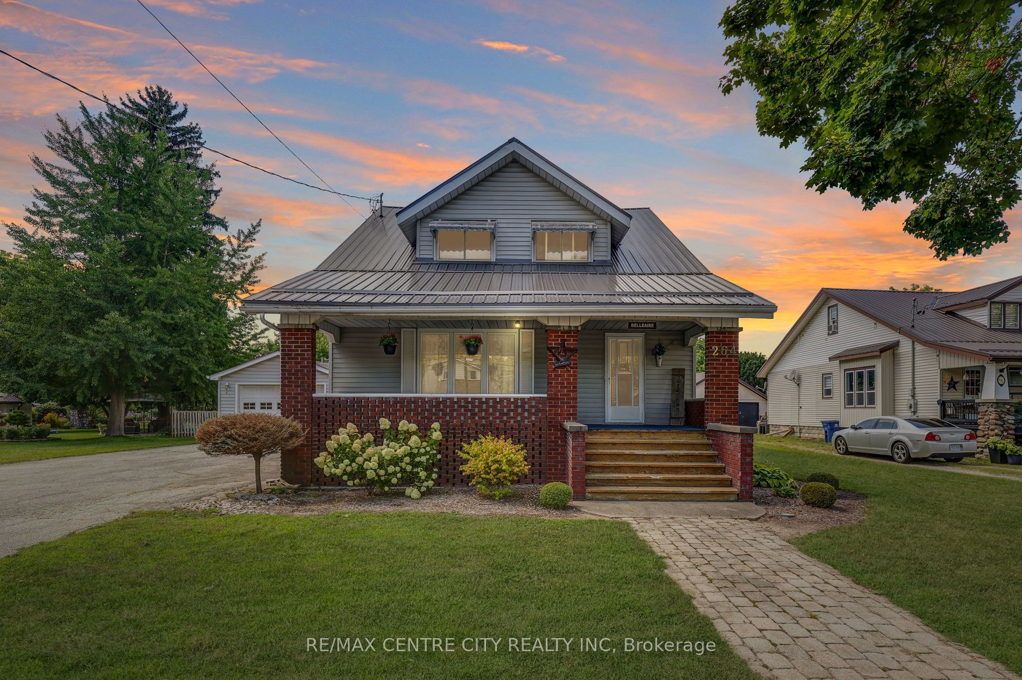 264 John Street S Property Photo 1