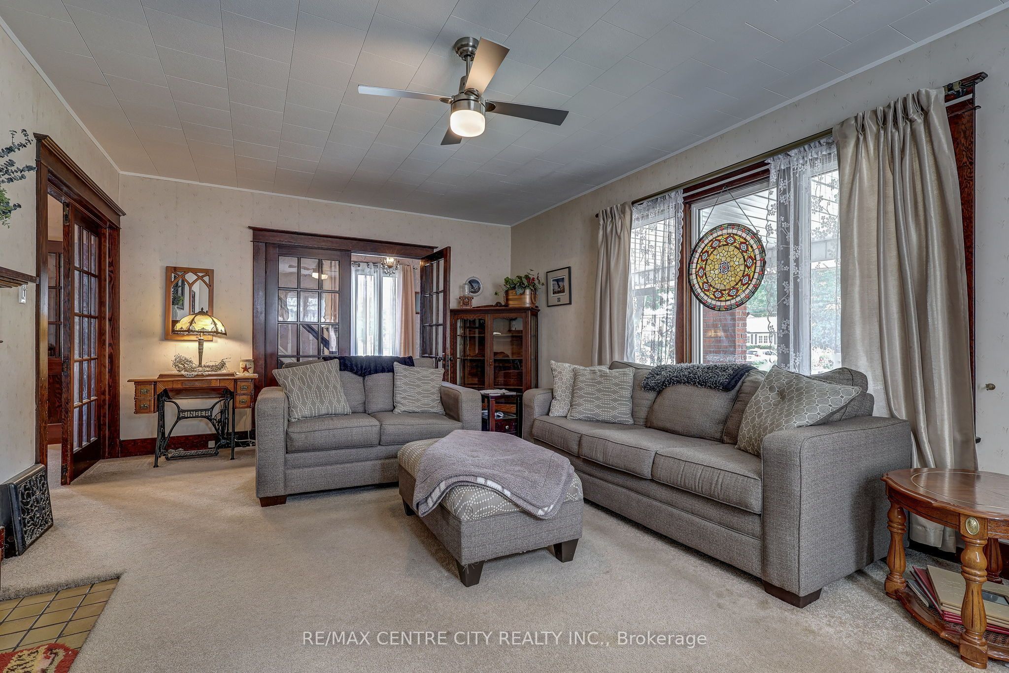 264 John Street S Property Photo 7