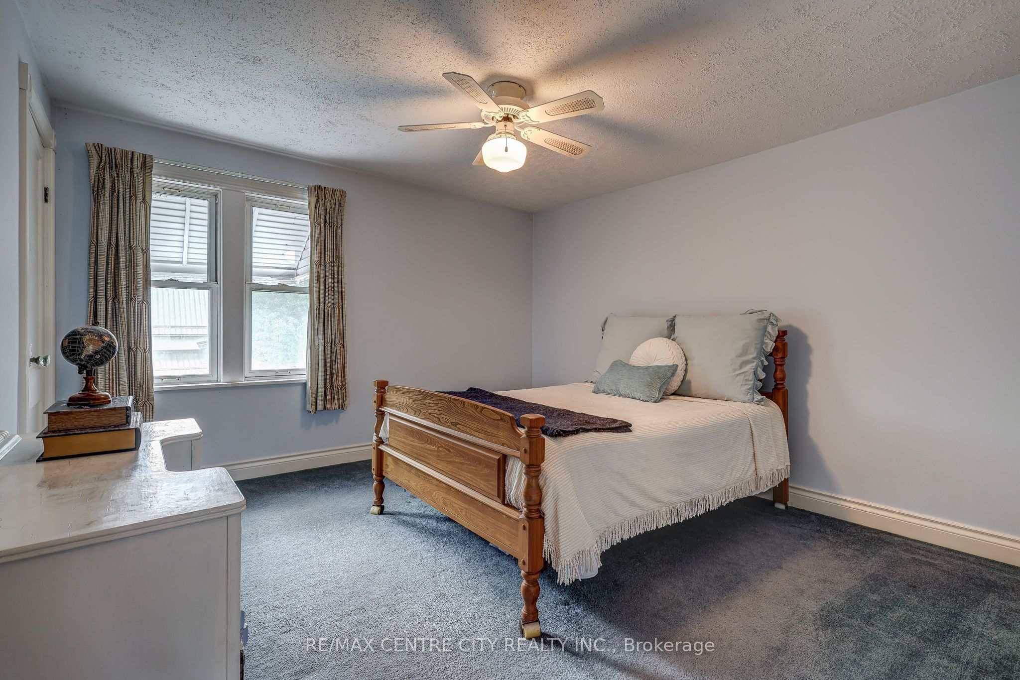 264 John Street S Property Photo 18
