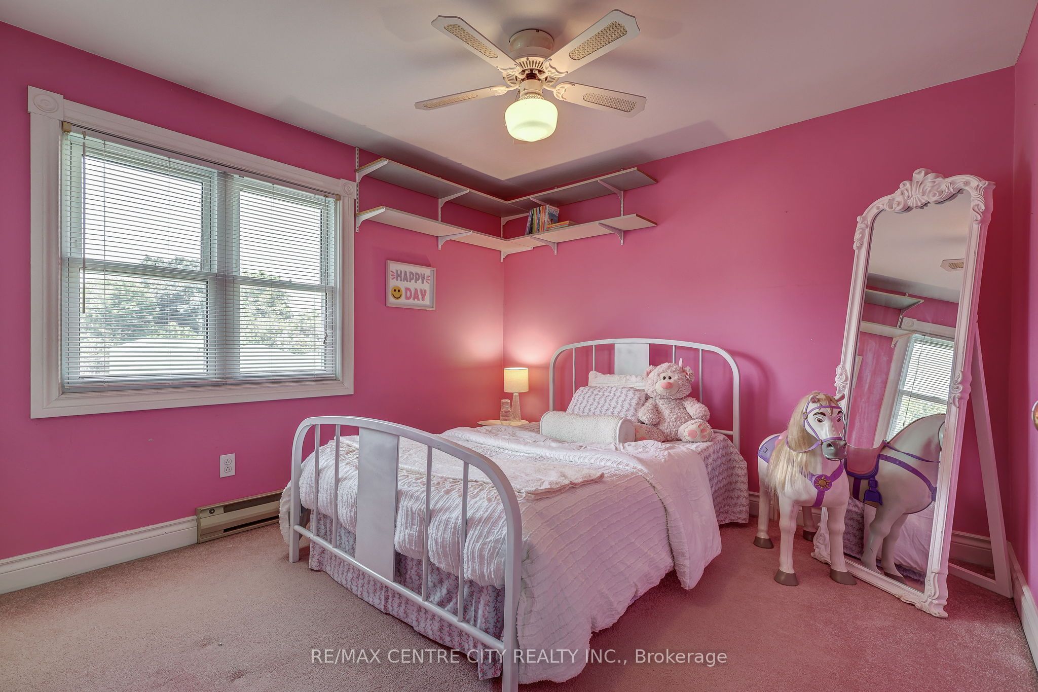 264 John Street S Property Photo 21