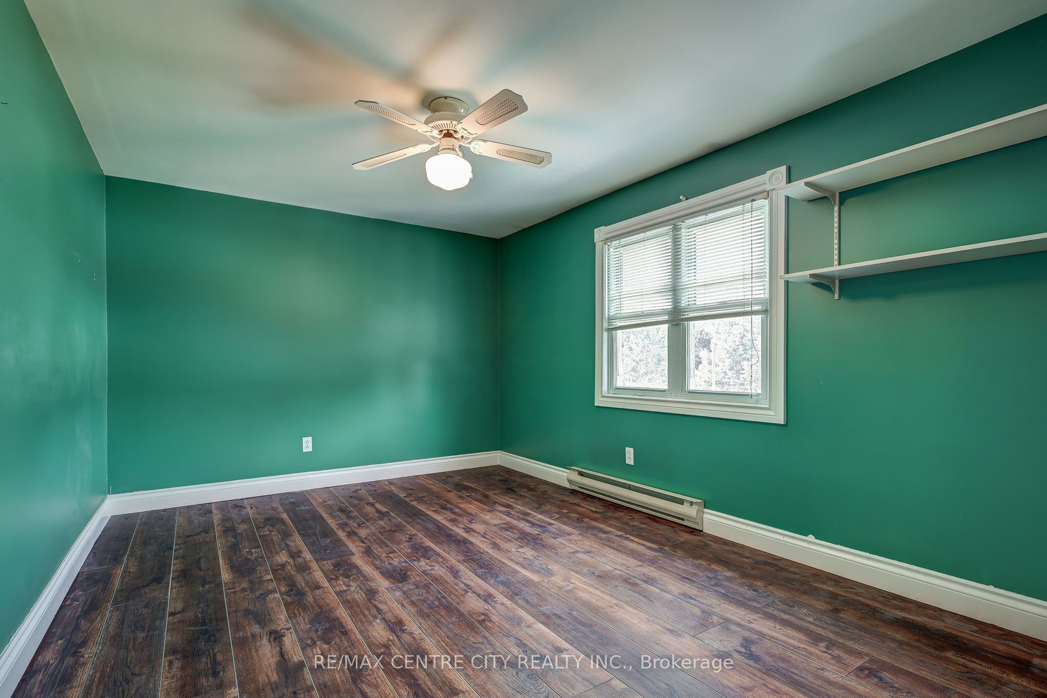 264 John Street S Property Photo 22