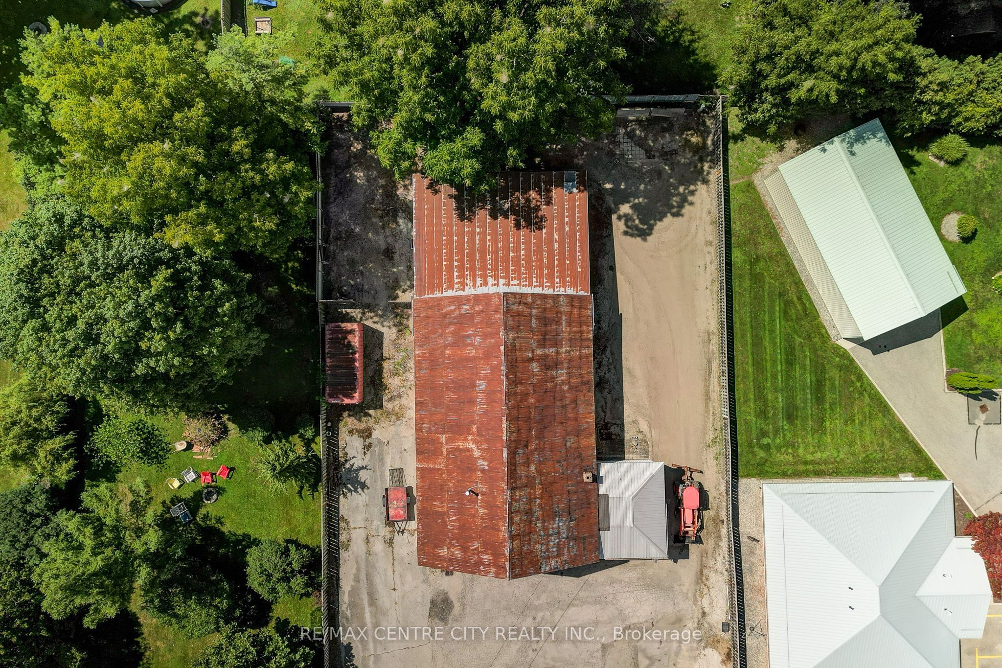 264 John Street S Property Photo 34