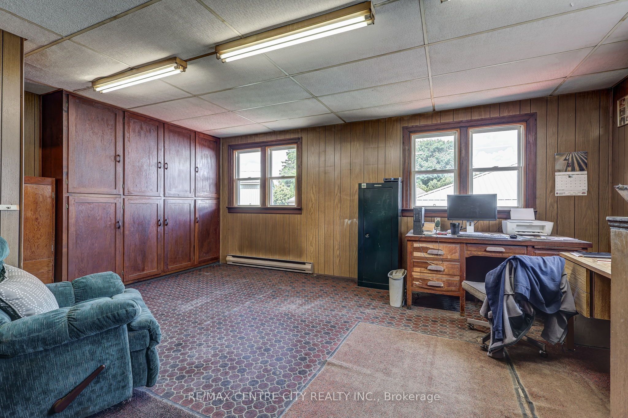 264 John Street S Property Photo 42