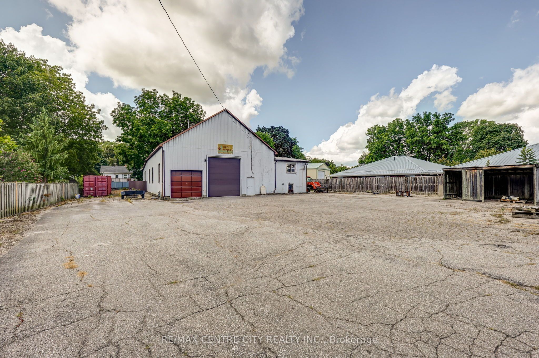 264 John Street S Property Photo 44