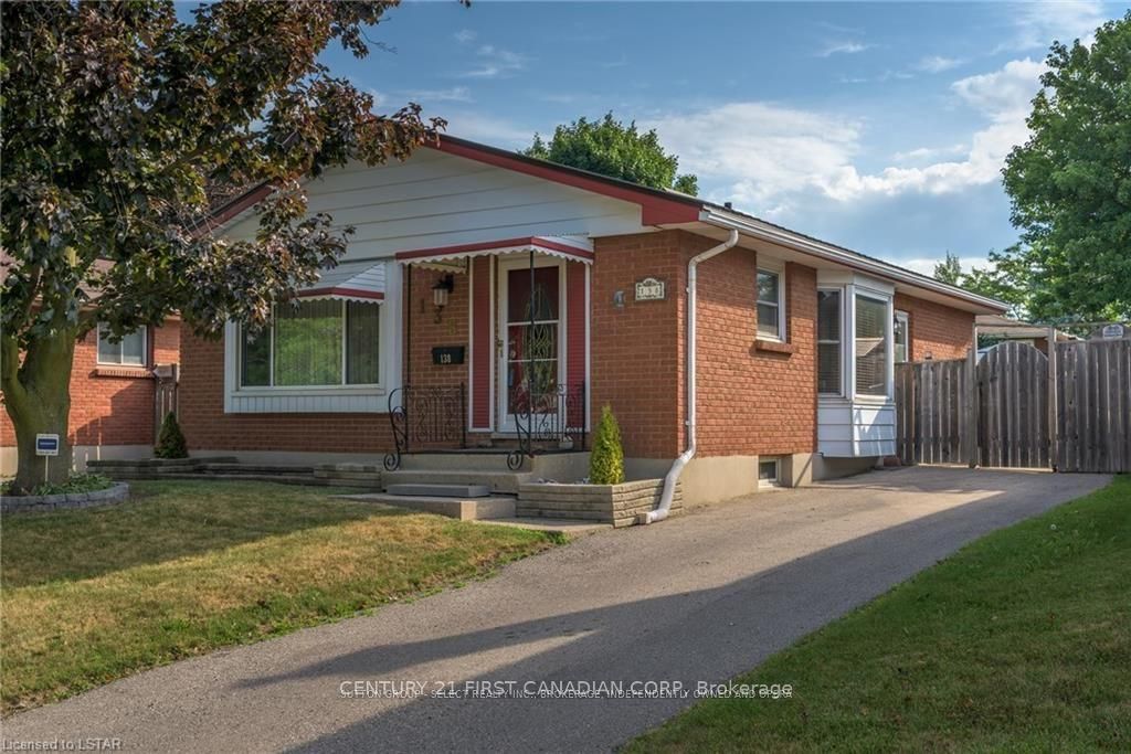 138 Harding Crescent Property Photo 1