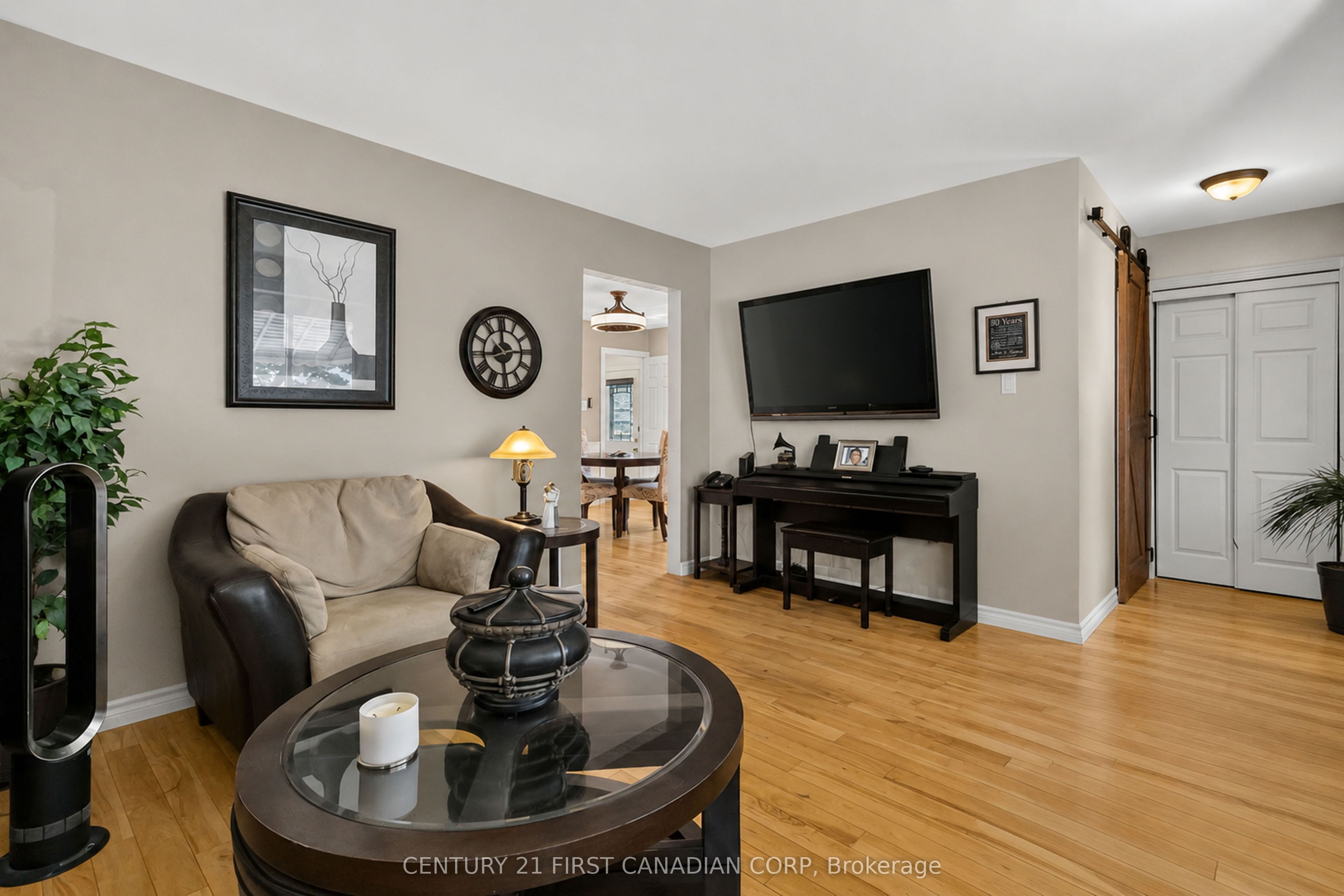 138 Harding Crescent Property Photo 6