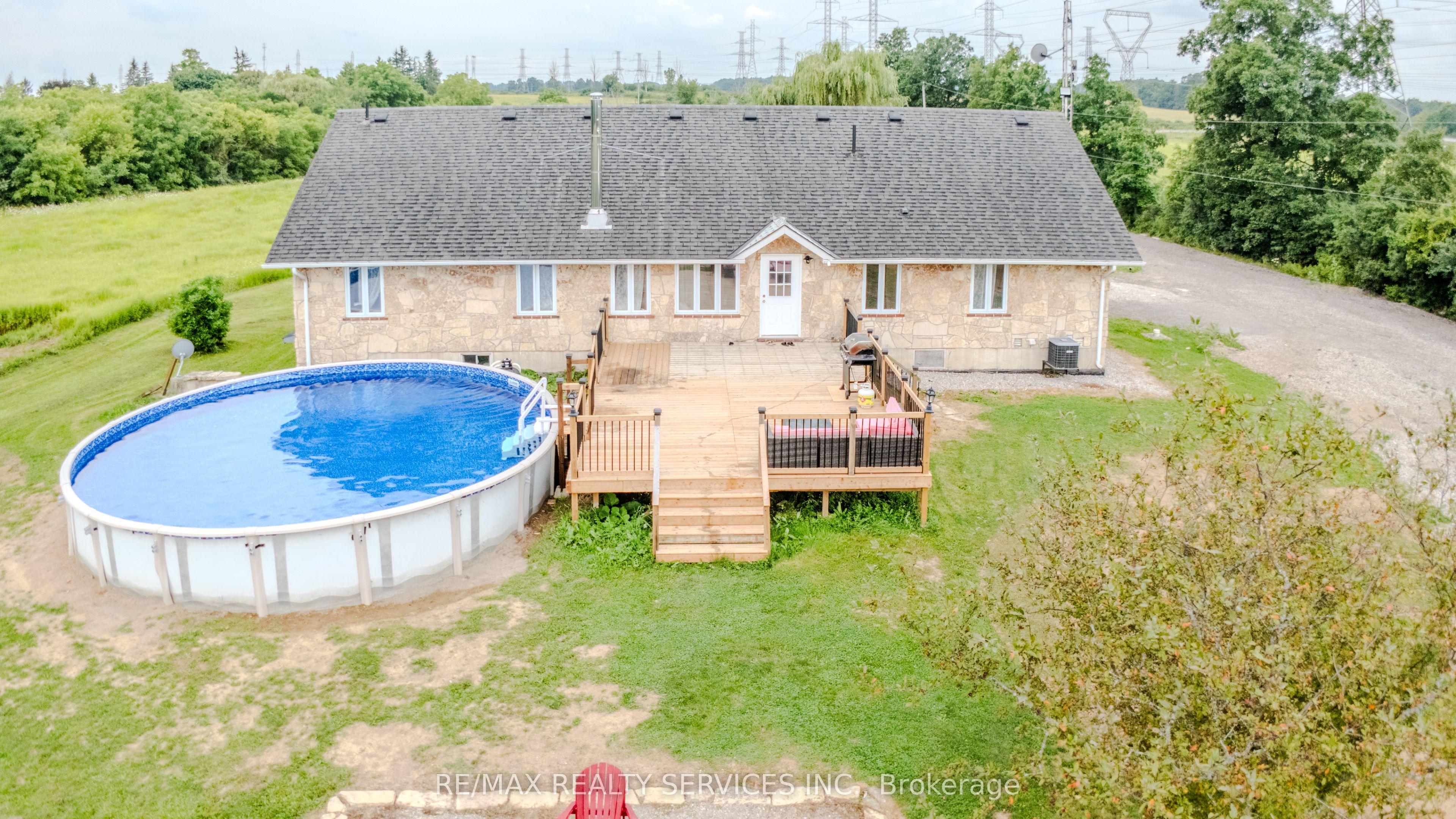 107 6th Line Property Photo 2
