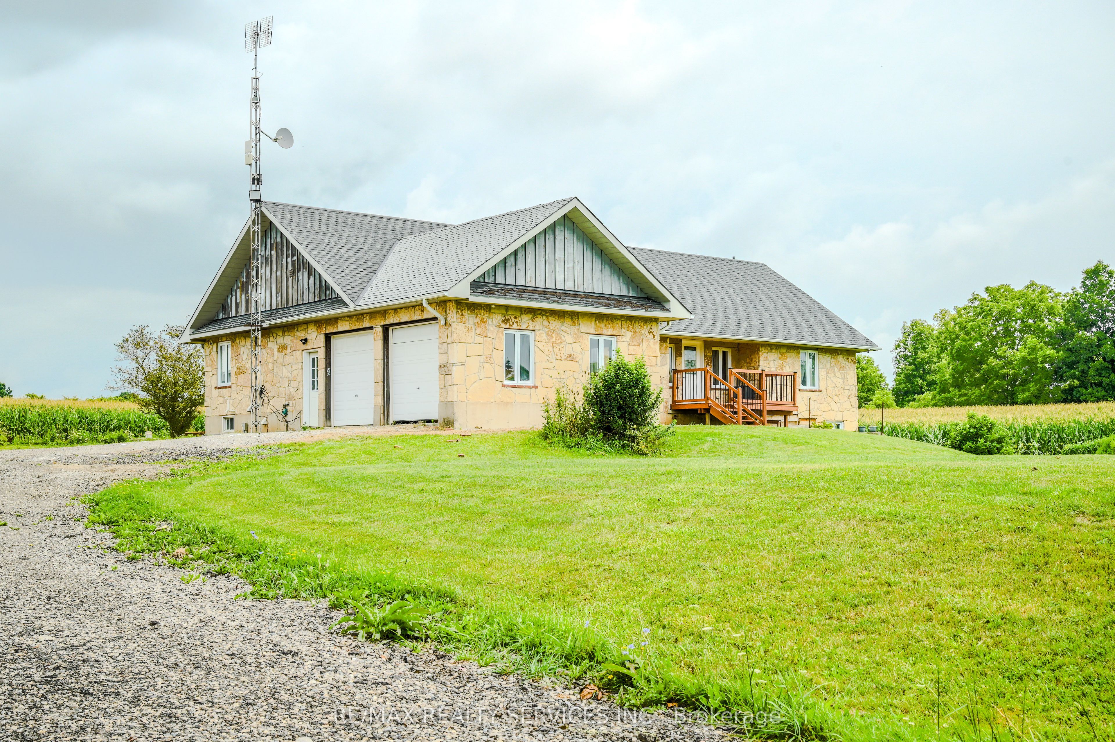107 6th Line Property Photo 3