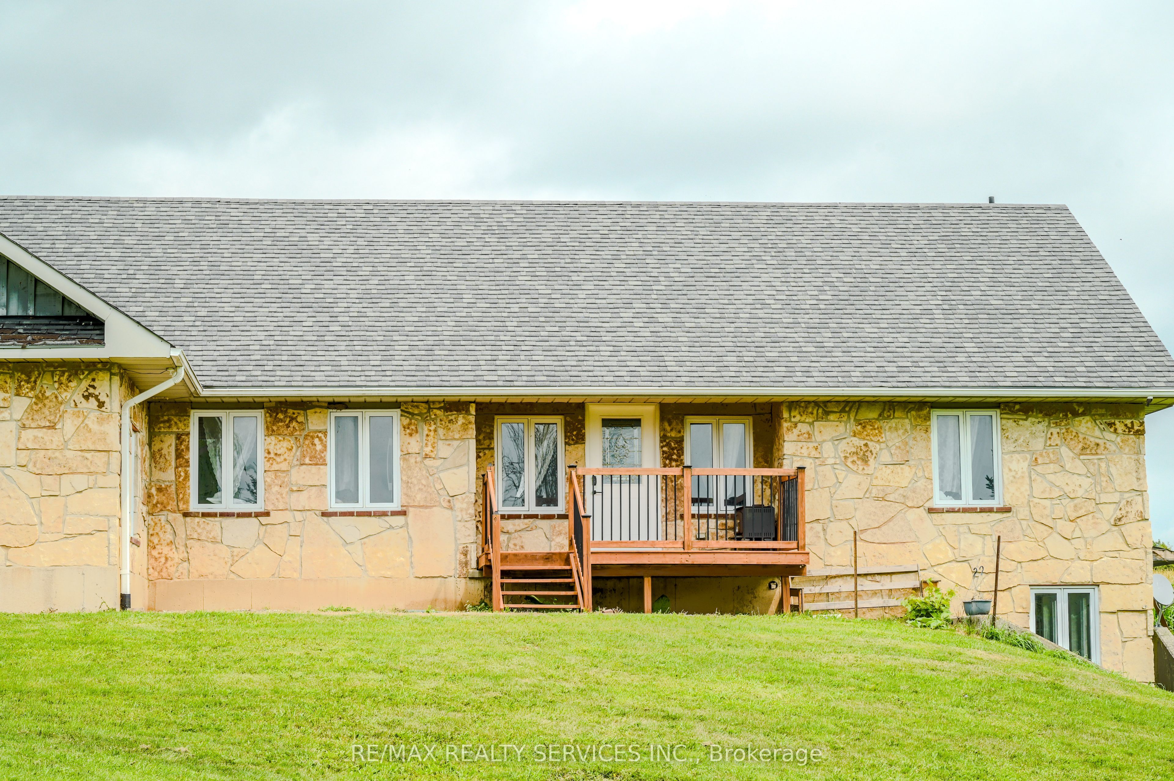 107 6th Line Property Photo 14