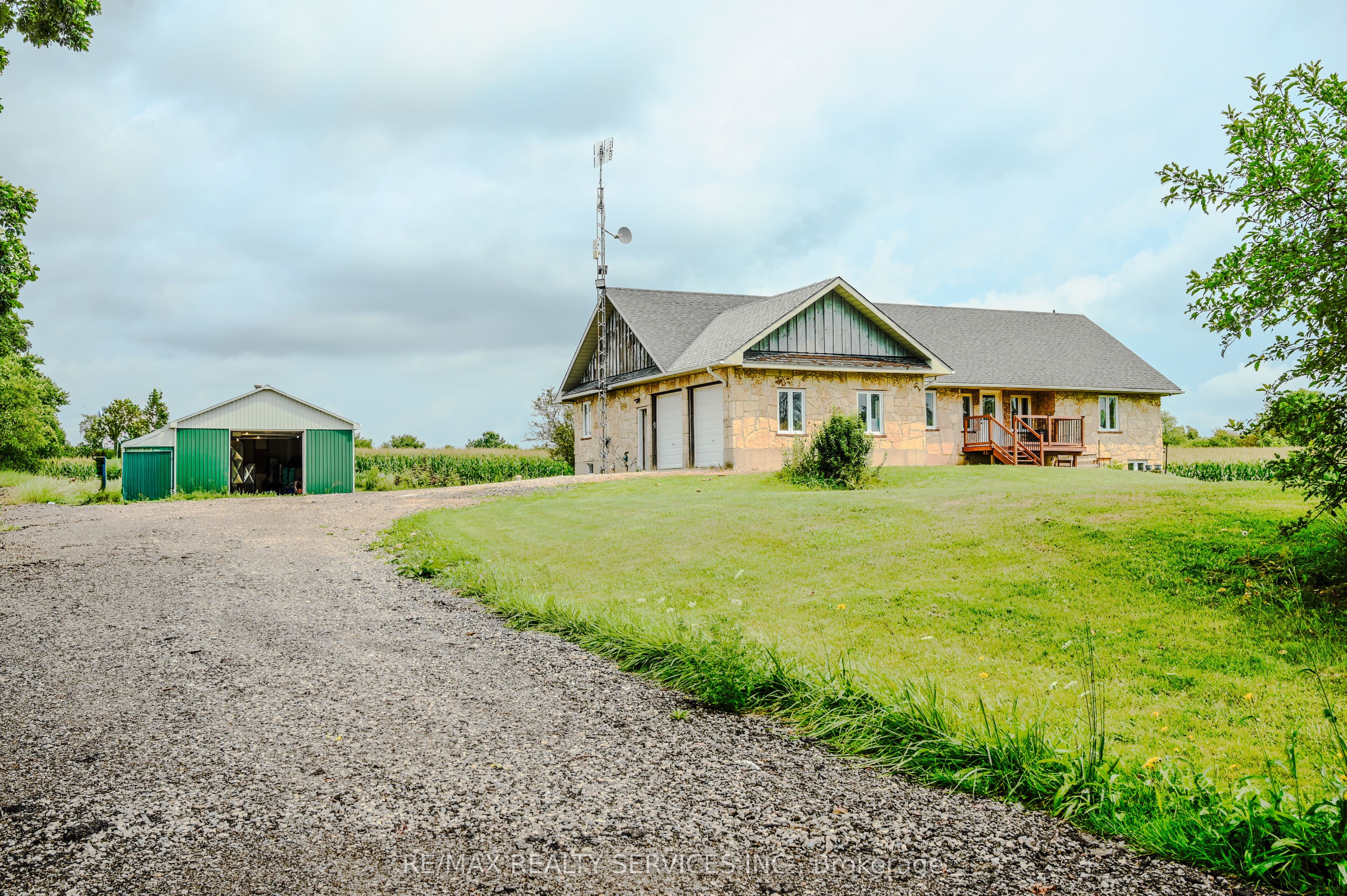 107 6th Line Property Photo 16