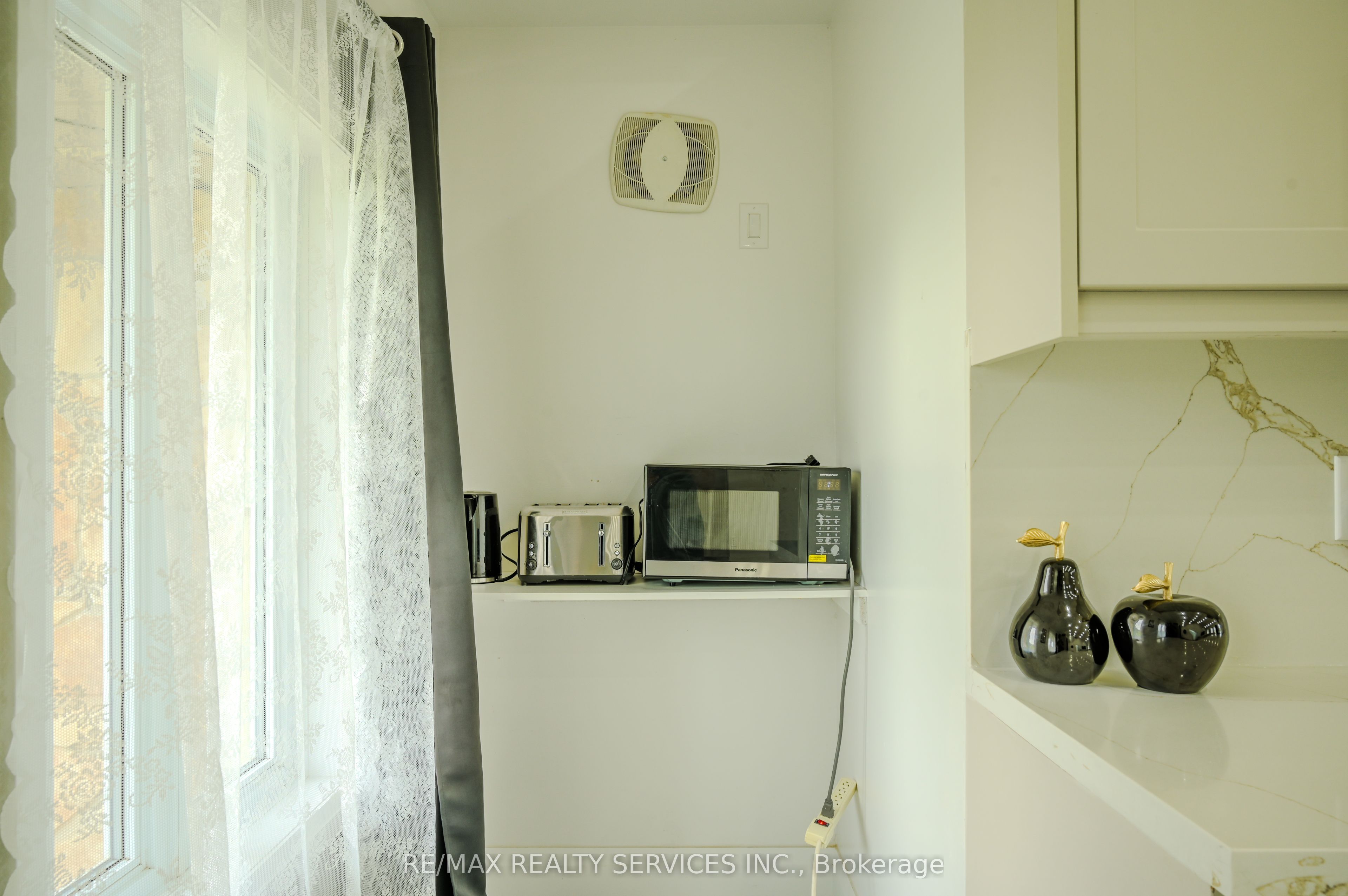 107 6th Line Property Photo 31