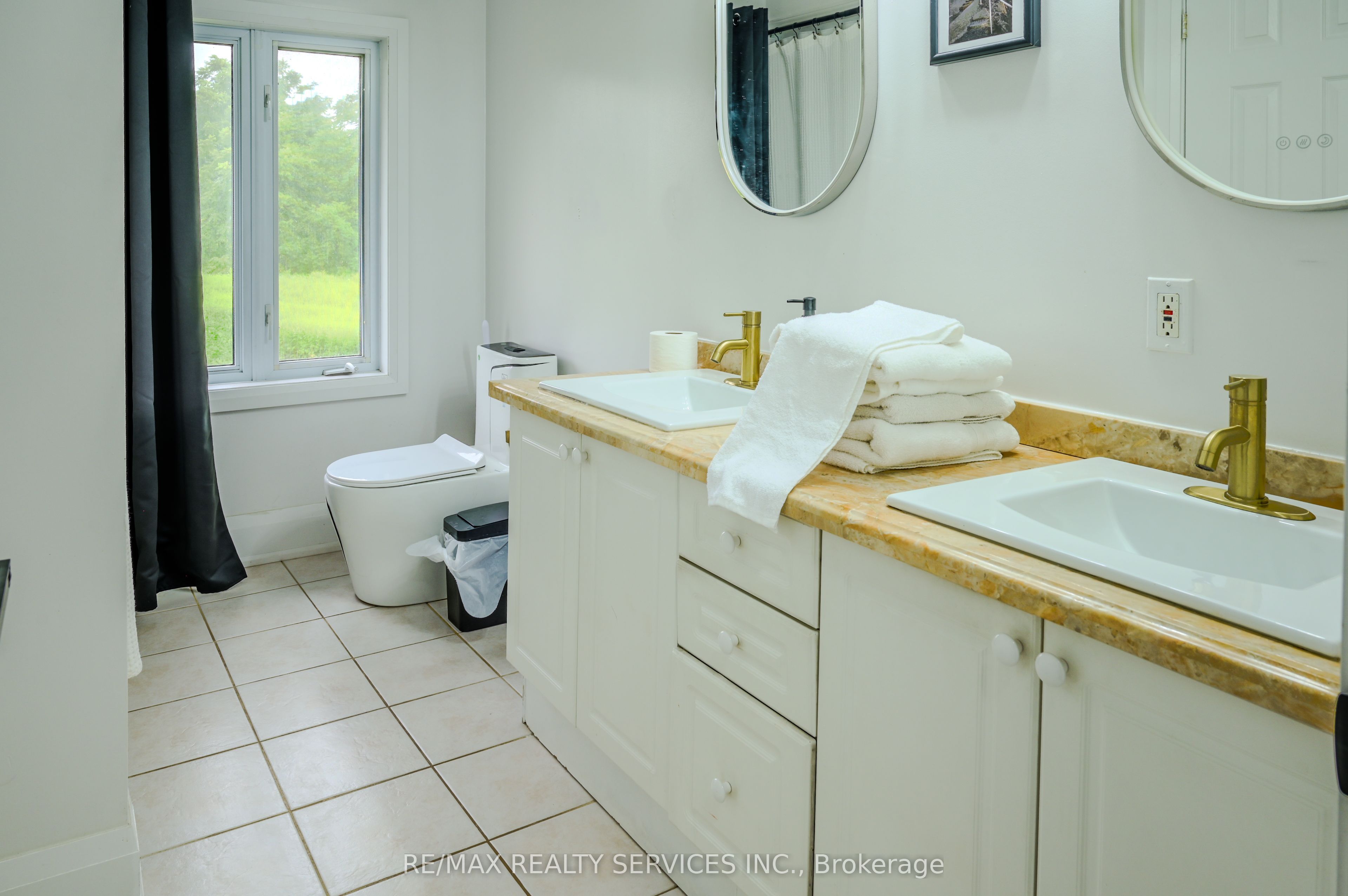 107 6th Line Property Photo 41