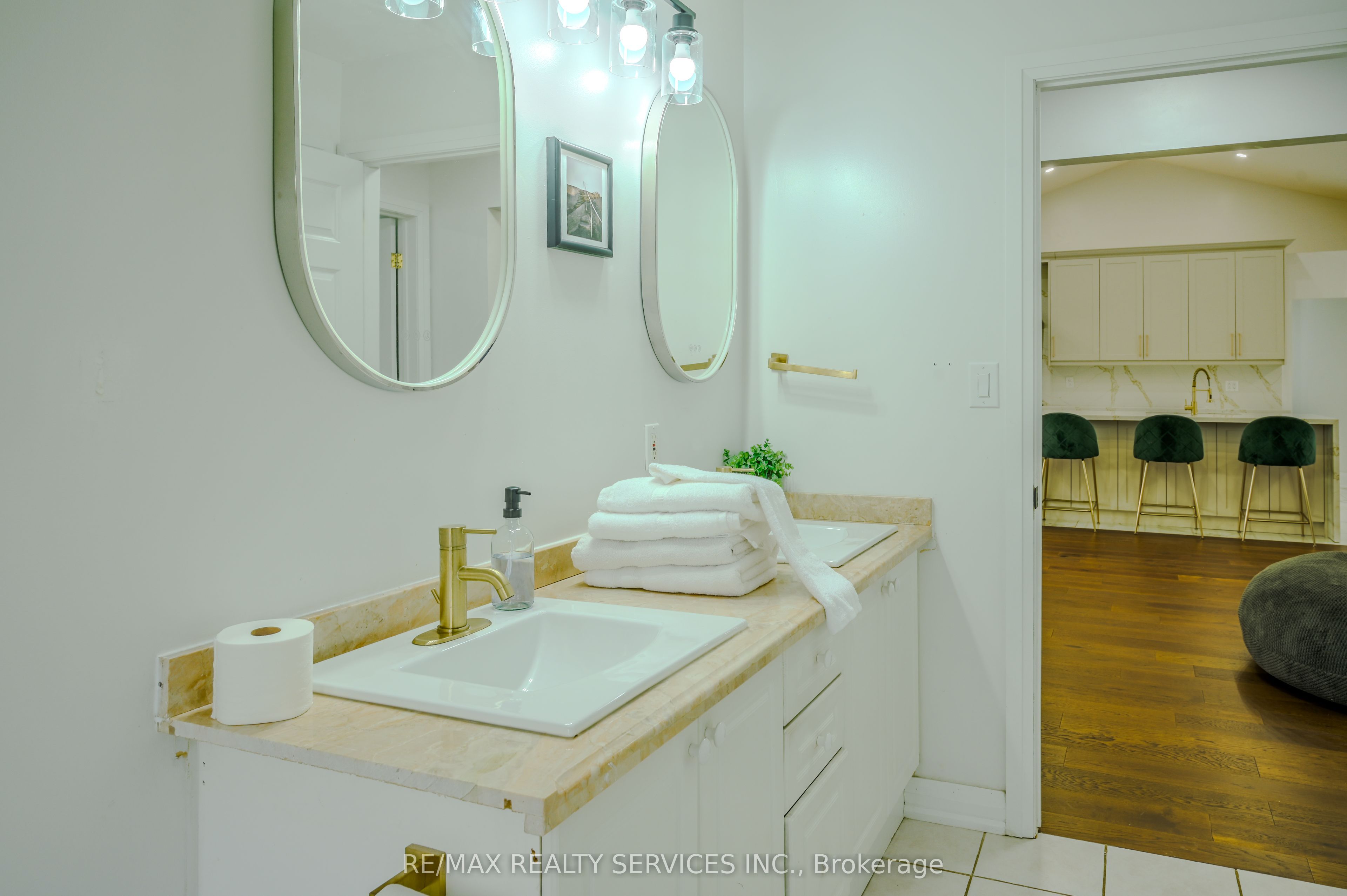 107 6th Line Property Photo 44