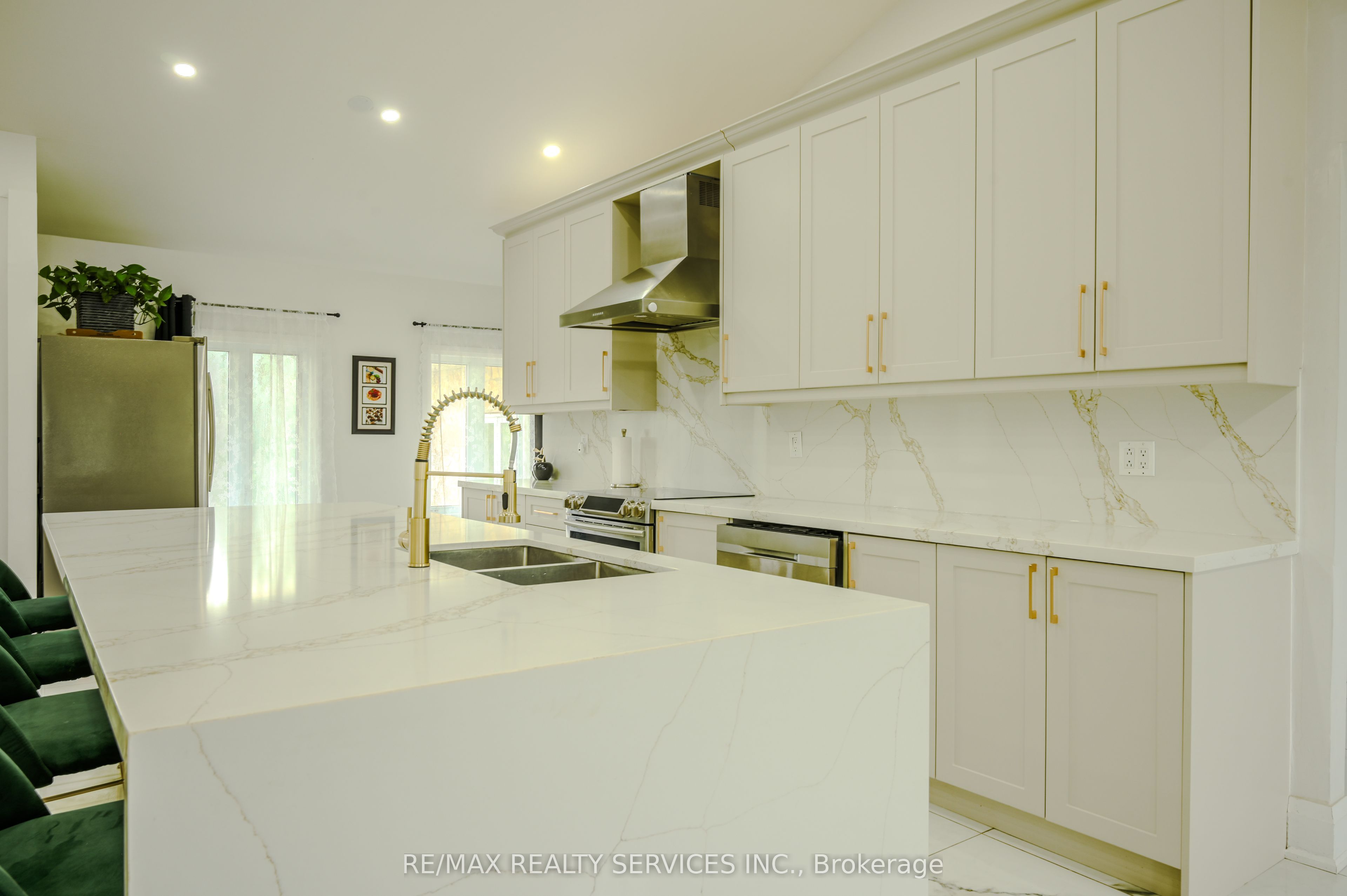 107 6th Line Property Photo 46
