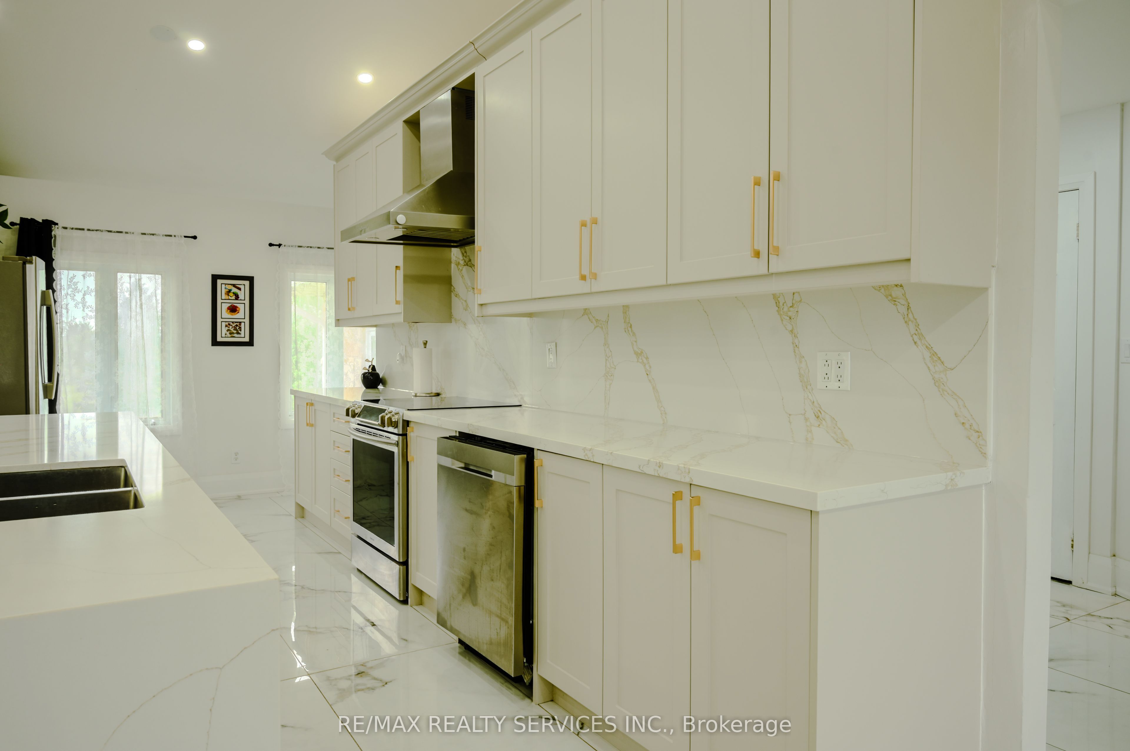 107 6th Line Property Photo 48
