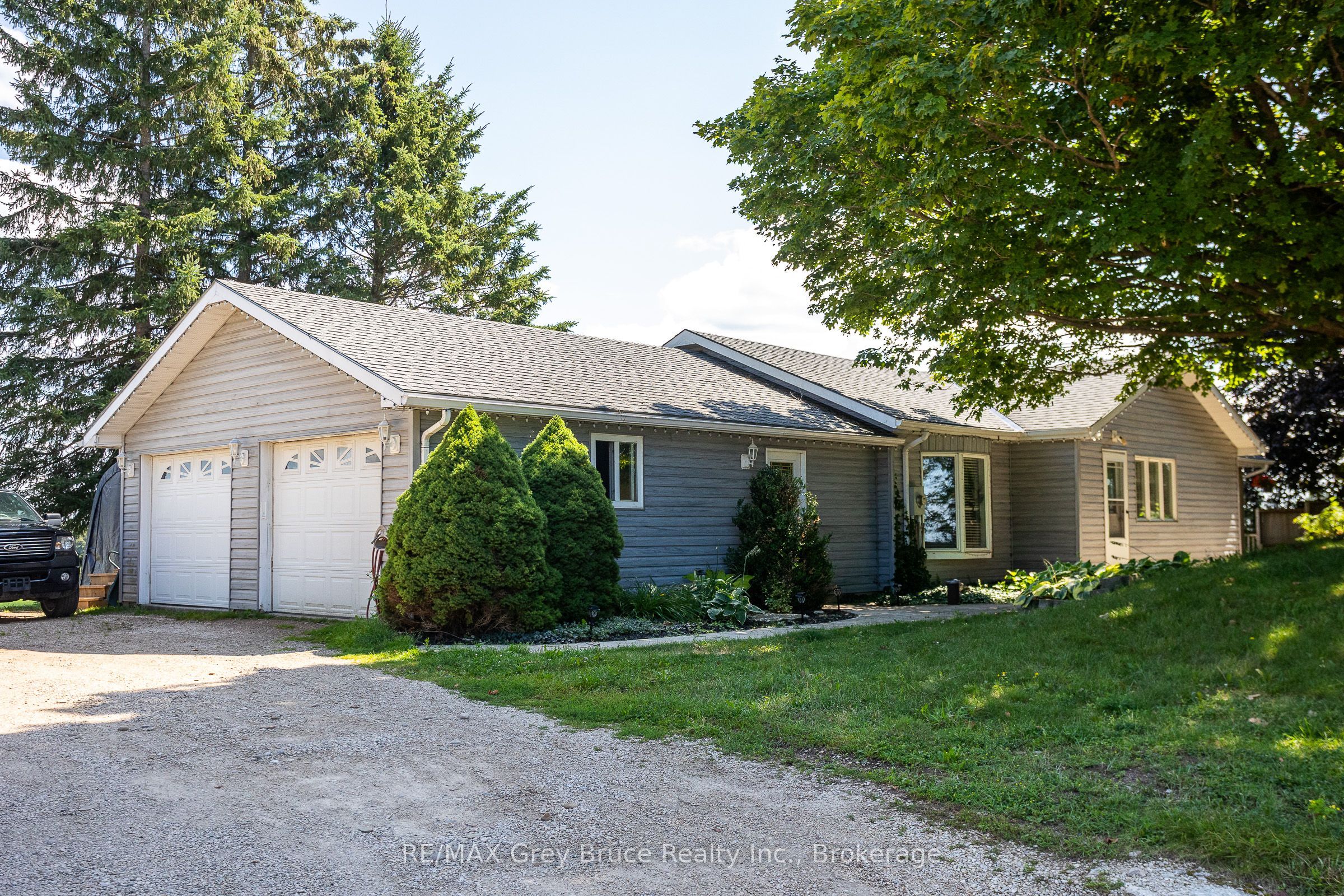 21486 Grey 16 Road Property Photo 1