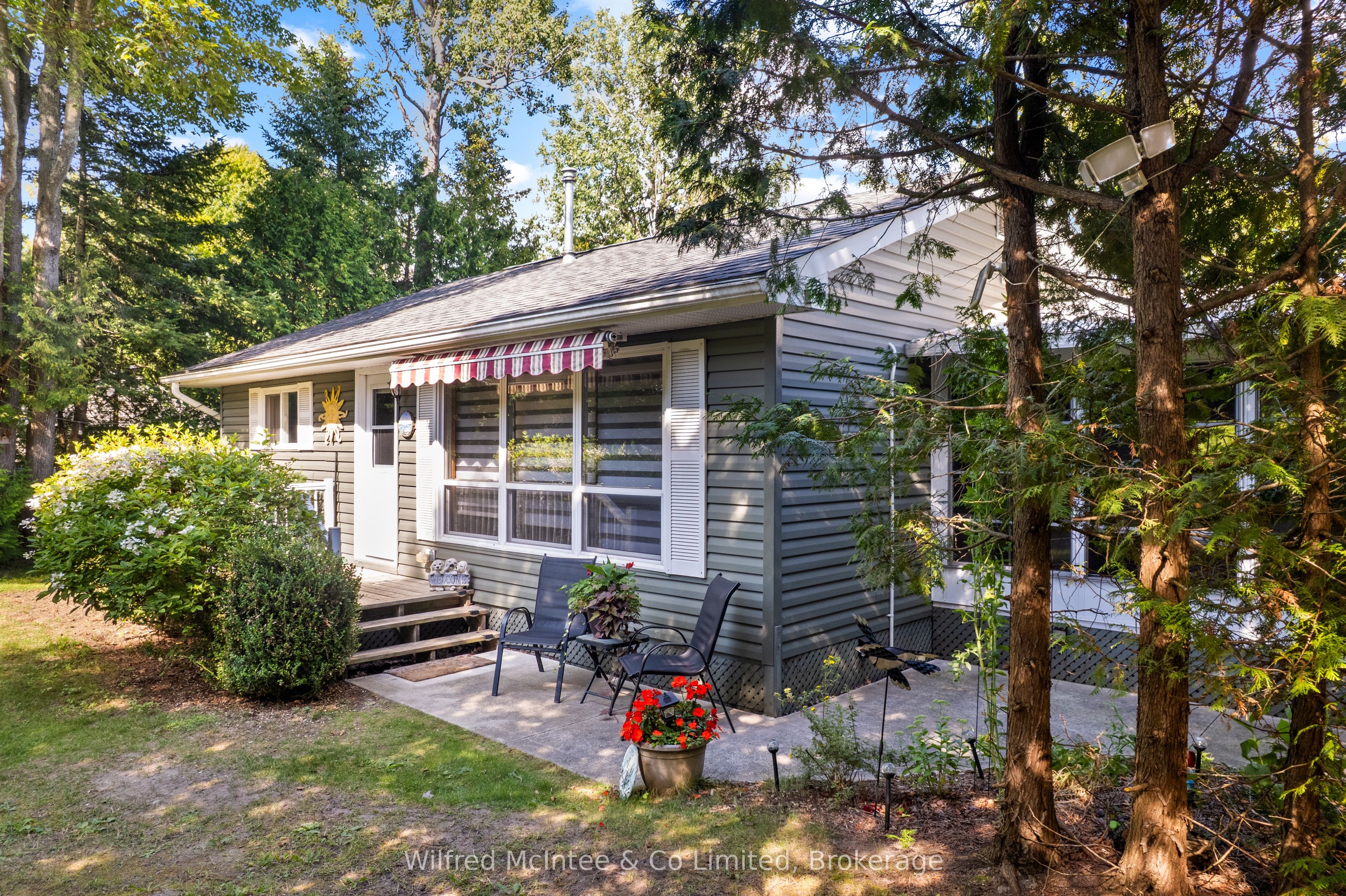 32 Mohawk Drive Property Photo 1
