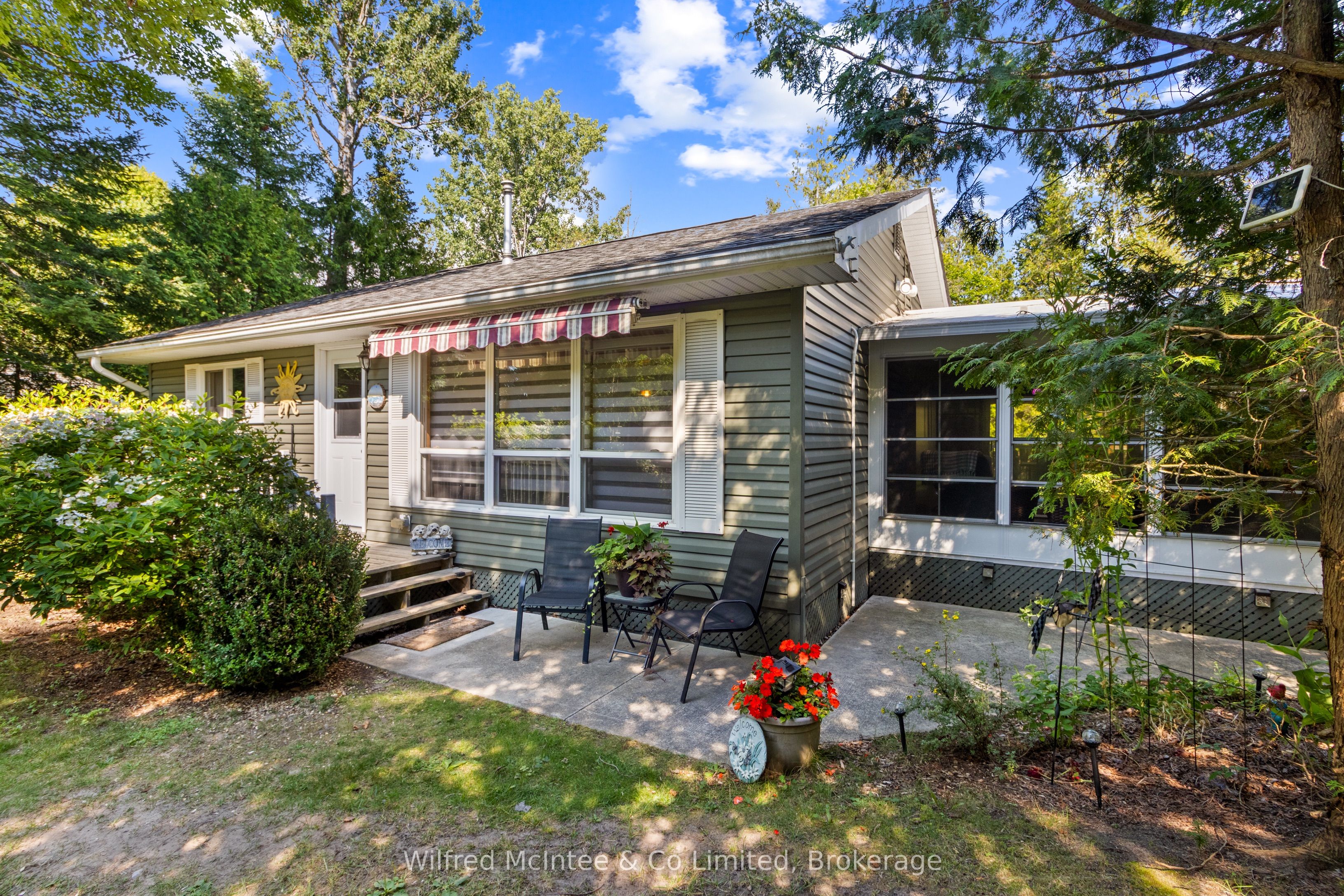 32 Mohawk Drive Property Photo 2