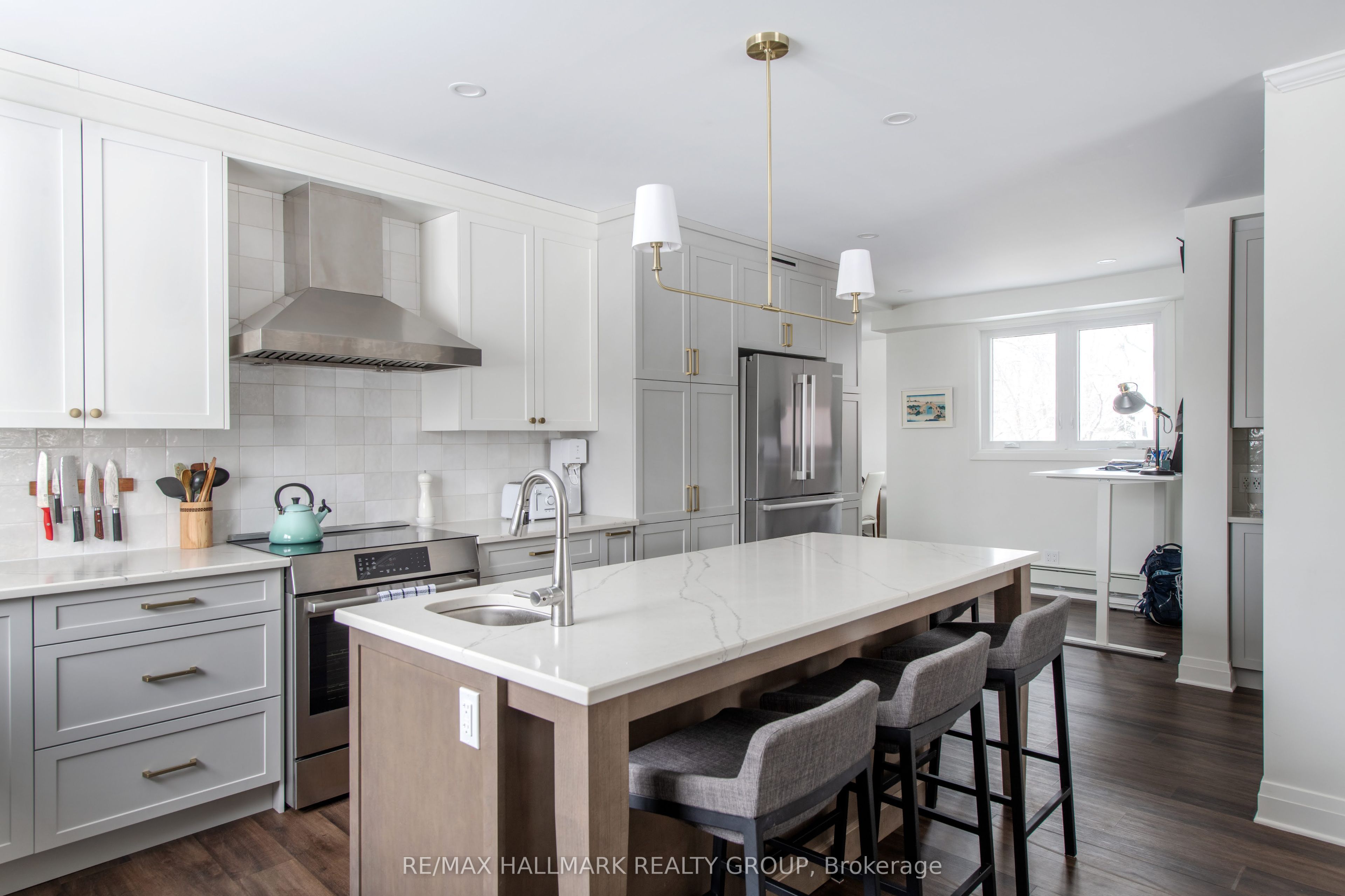 220 Cowley Avenue Property Photo 10