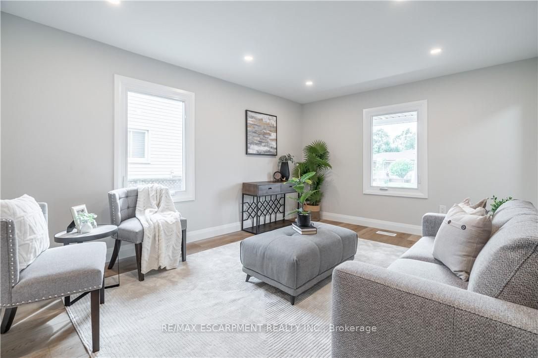 88 Ivon Avenue Property Photo 8