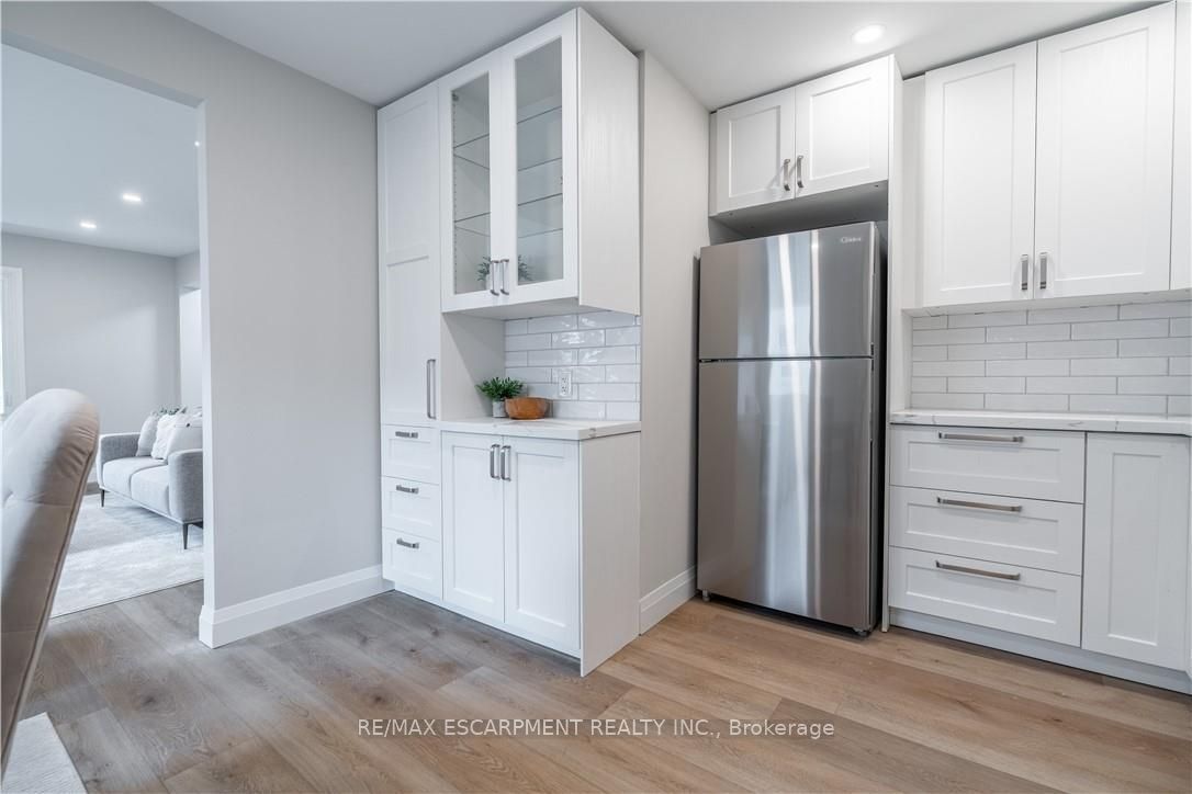 88 Ivon Avenue Property Photo 10