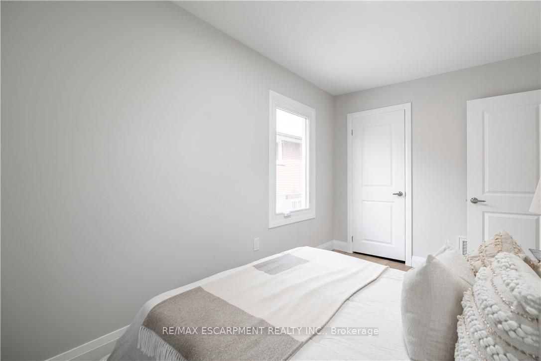 88 Ivon Avenue Property Photo 17