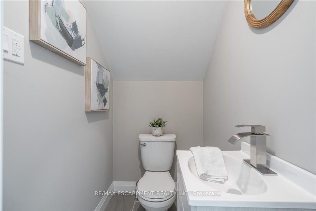 88 Ivon Avenue Property Photo 25