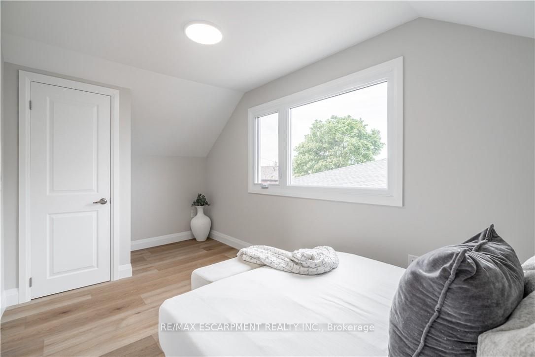 88 Ivon Avenue Property Photo 26