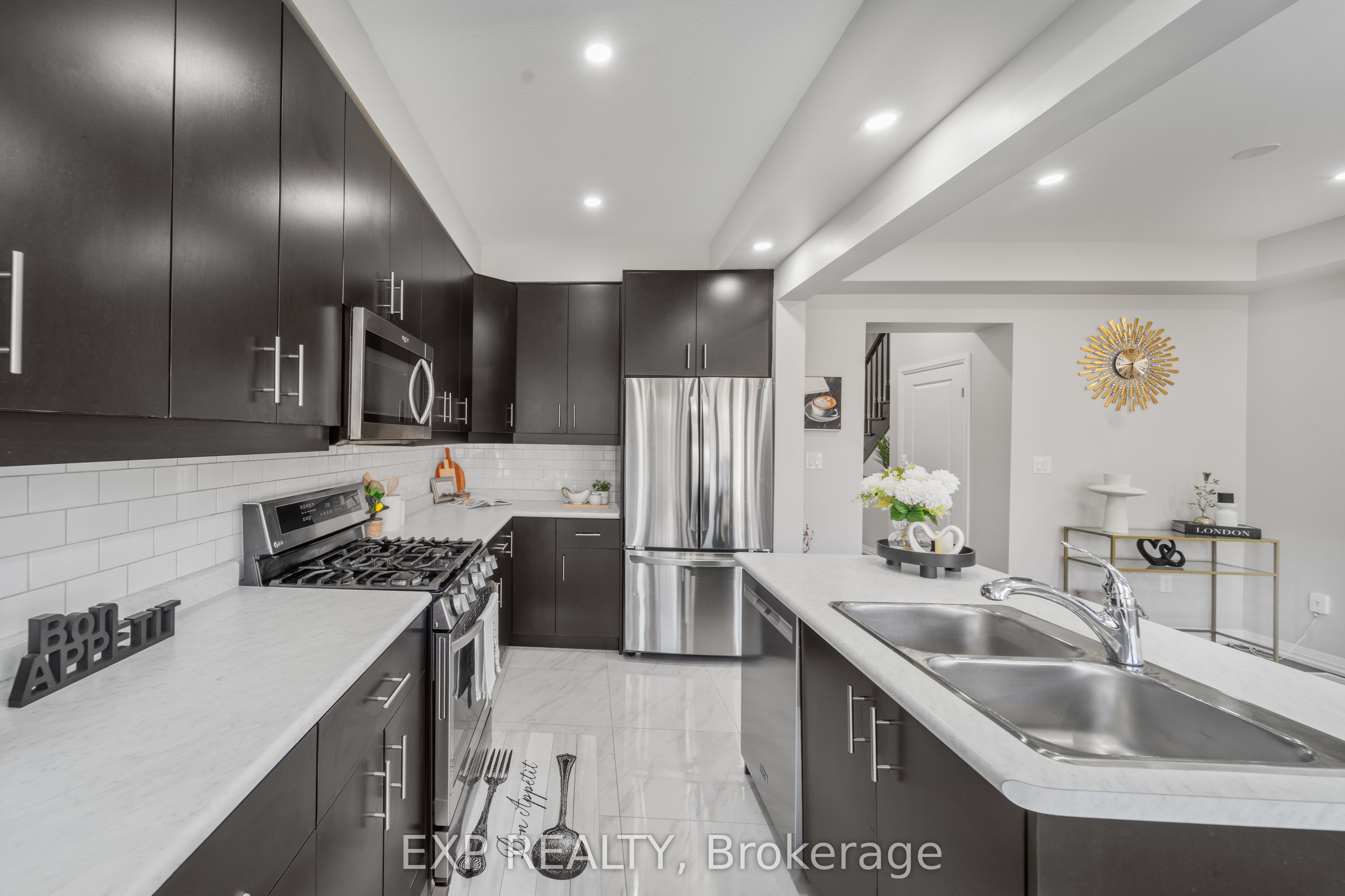 116 Bur Oak Drive Property Photo 13