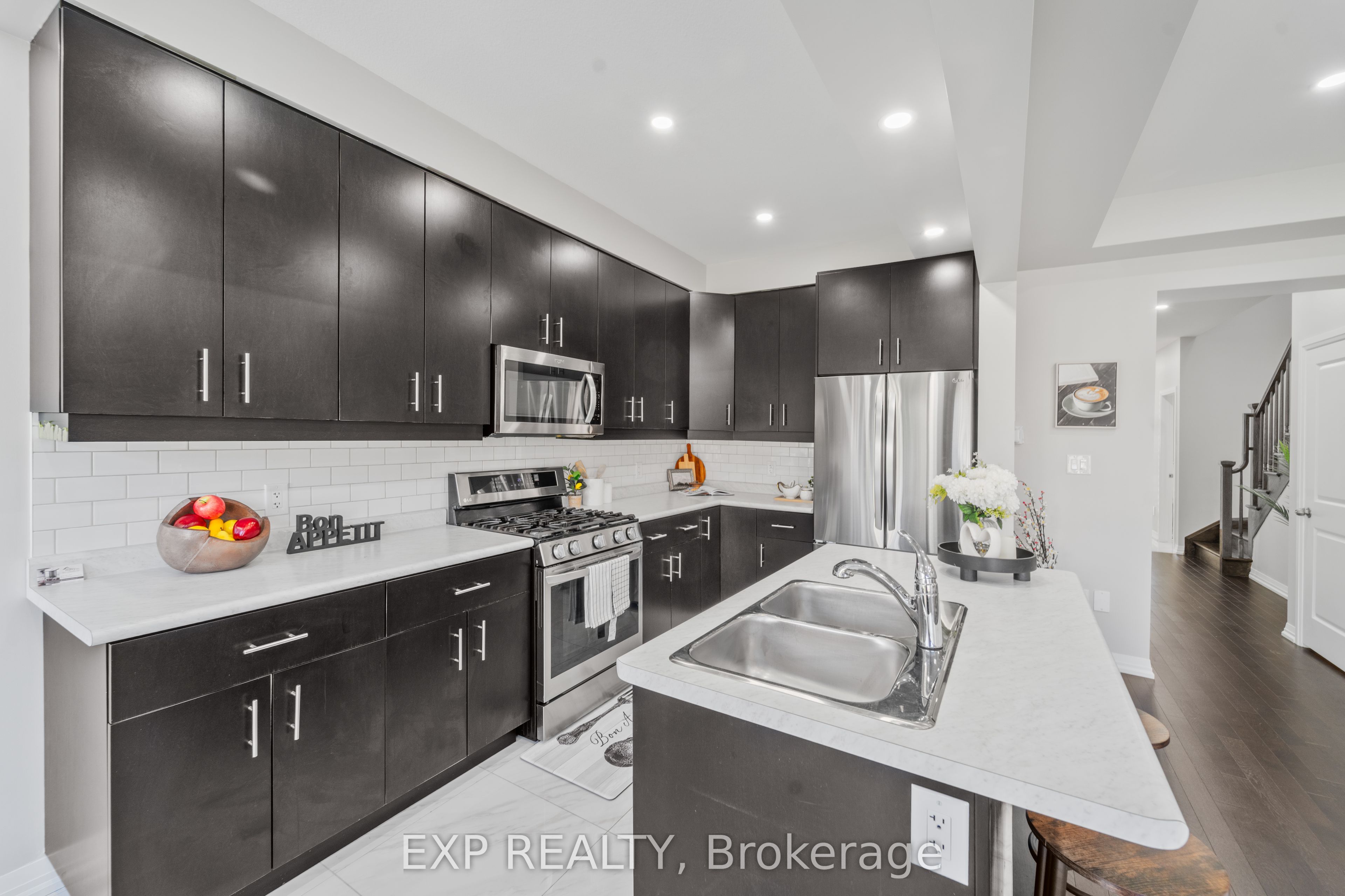 116 Bur Oak Drive Property Photo 14