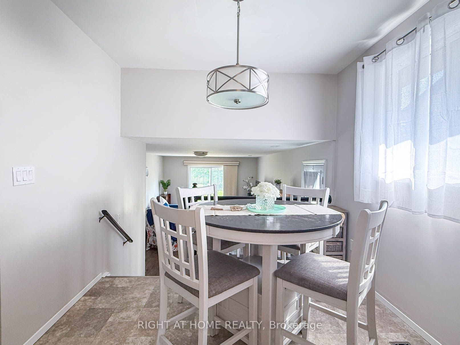 2623 Kaymar Crescent Property Photo 4