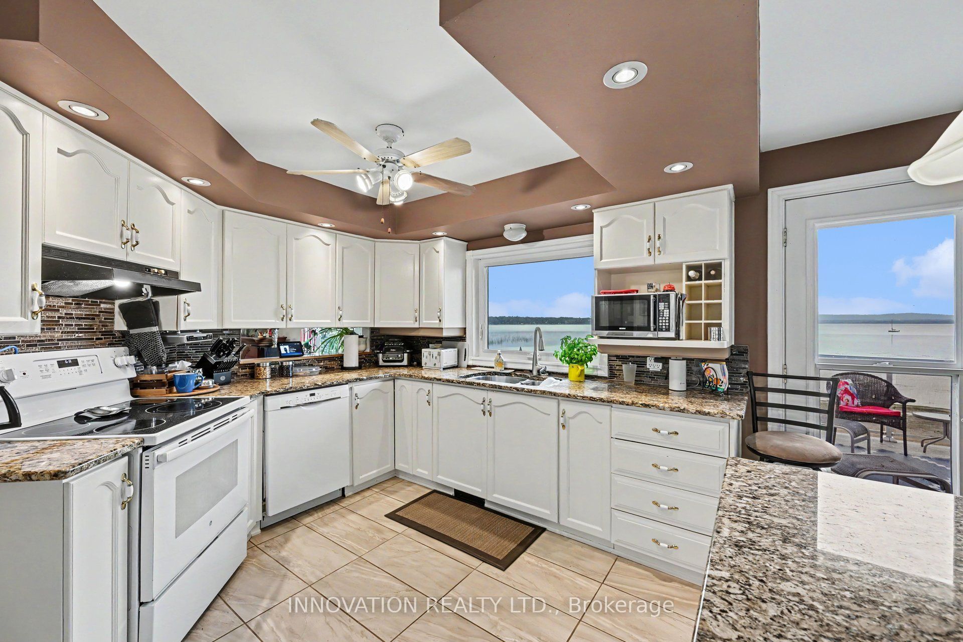 4372 Armitage Avenue W Property Photo 29
