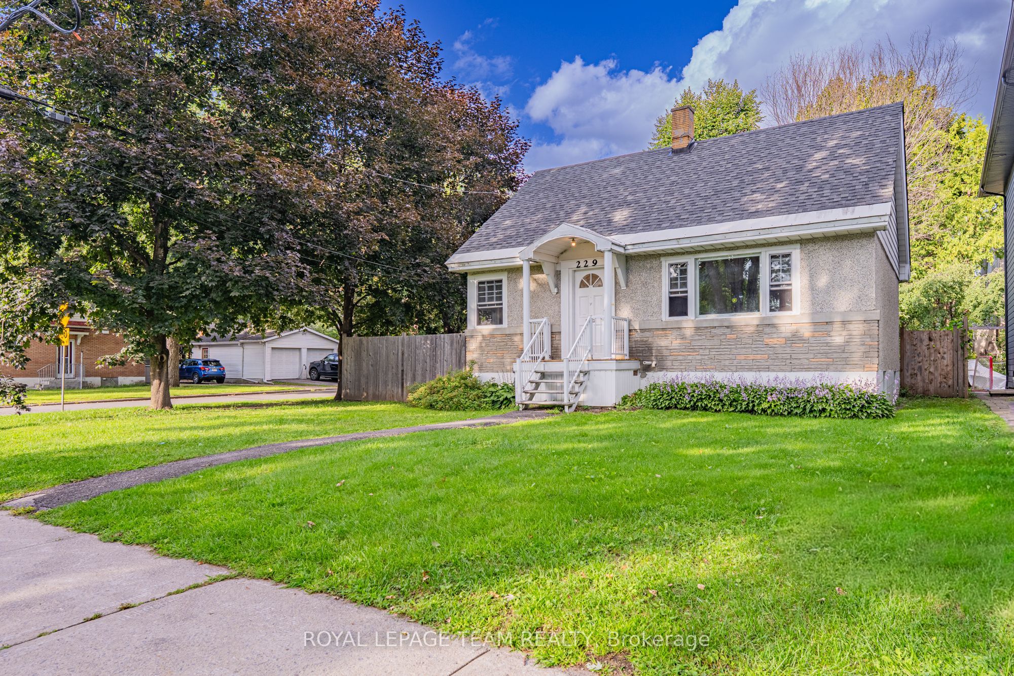 229 Daniel Avenue Property Photo 3