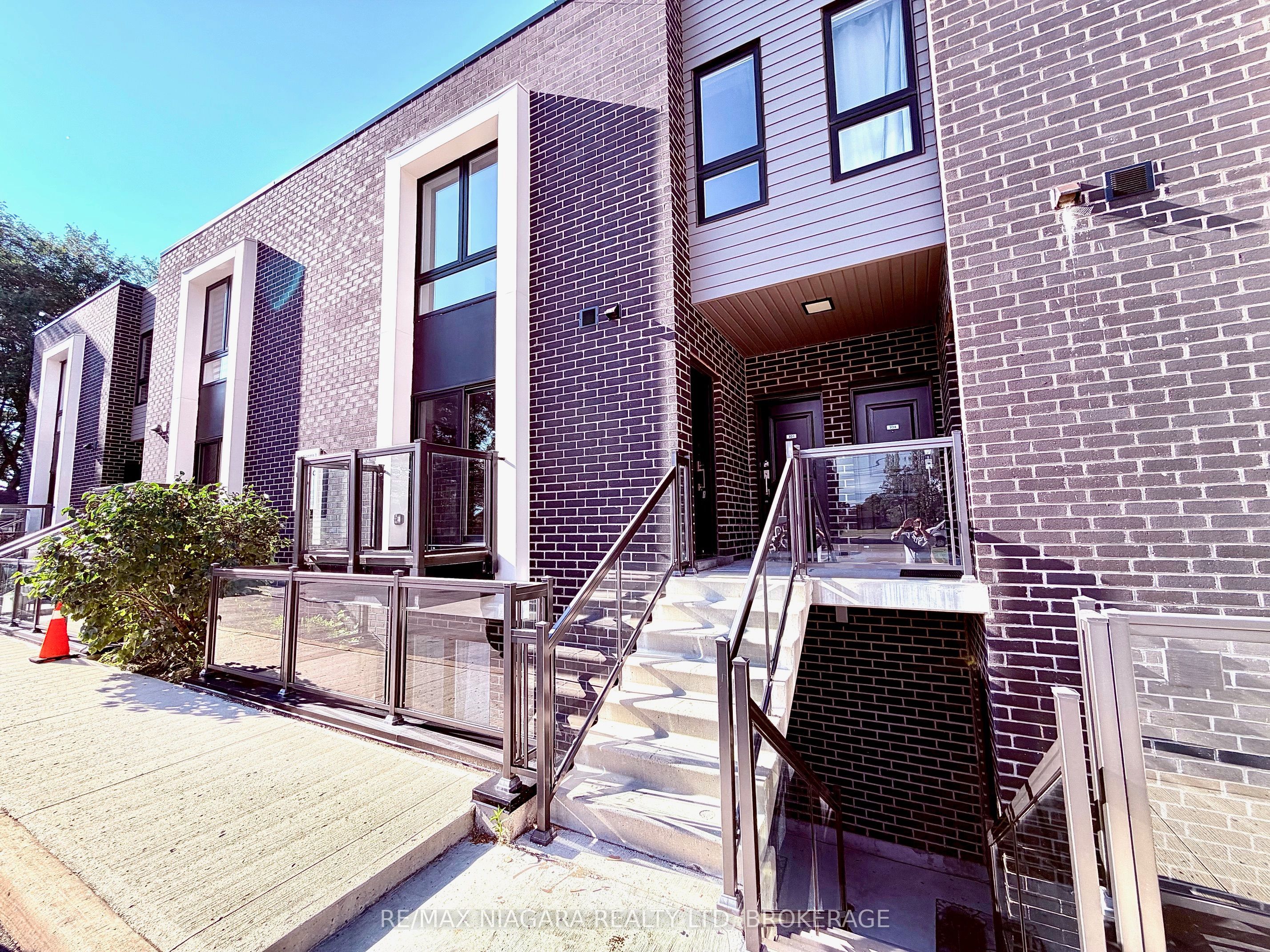 6065 McLeod Road Property Photo 1