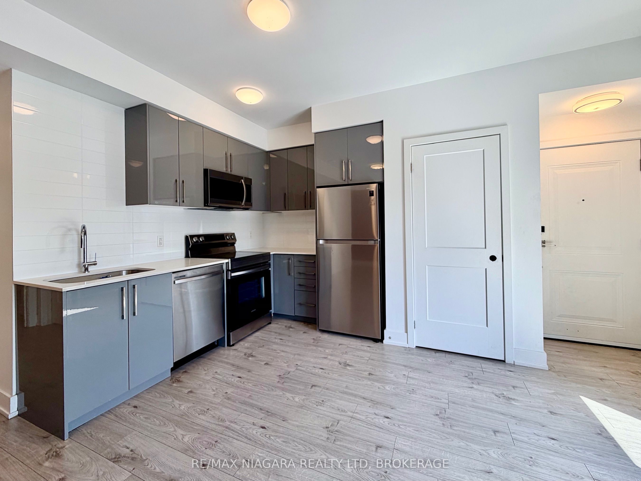 6065 Mcleod Road Property Photo 4