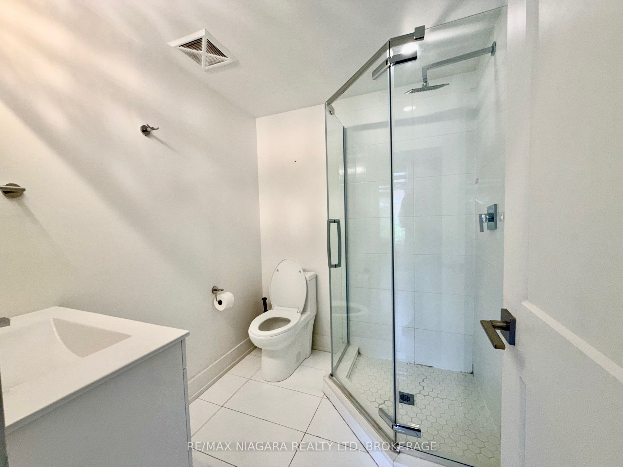 6065 Mcleod Road Property Photo 5