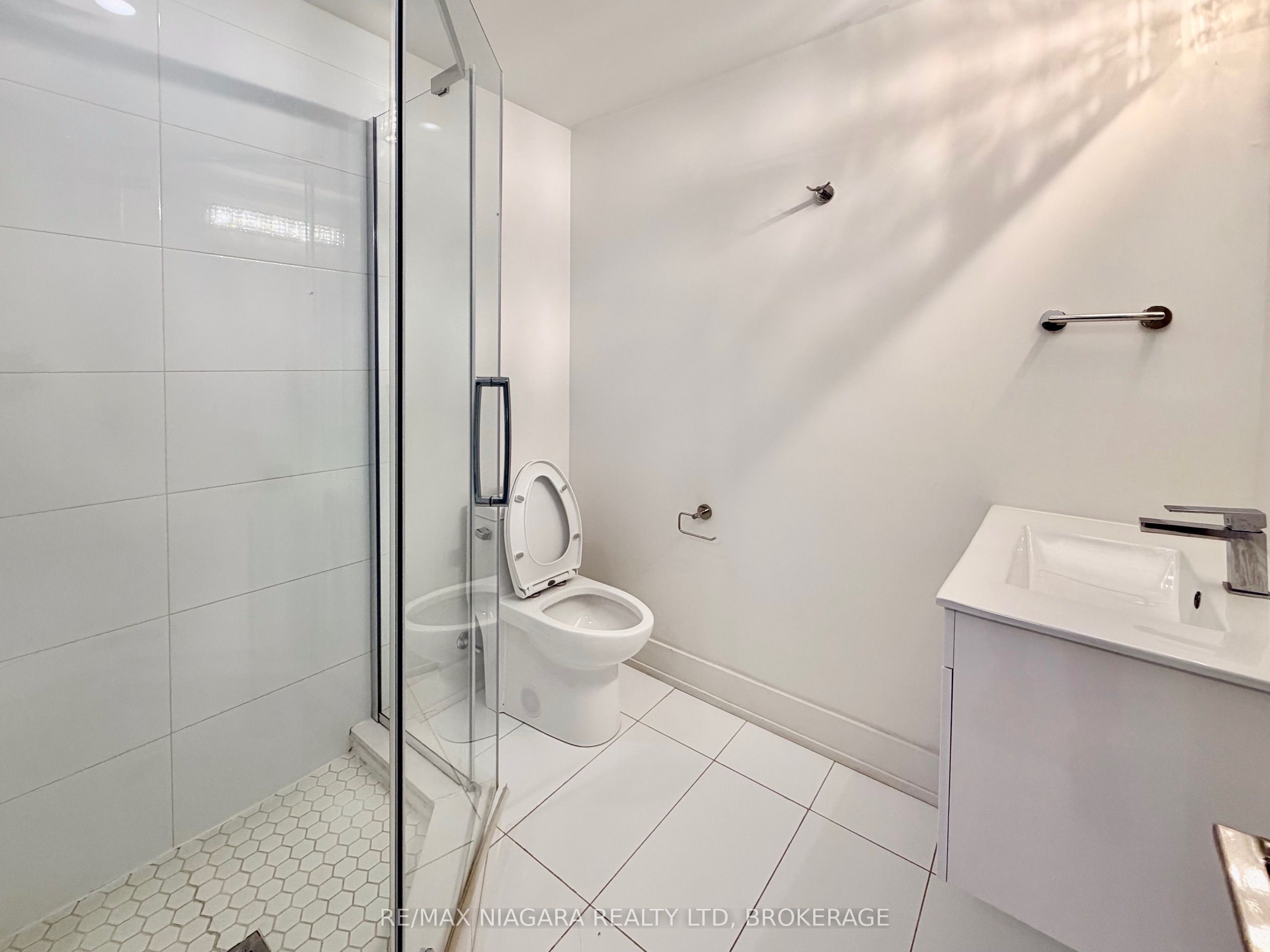 6065 Mcleod Road Property Photo 8