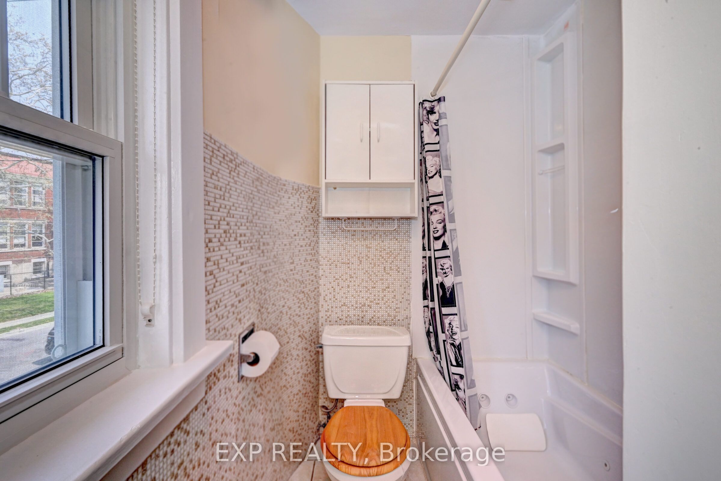 147 Courtland Avenue E Property Photo 24