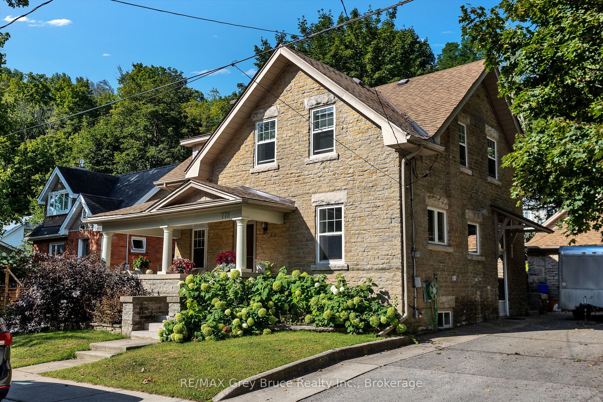 772 3rd Avenue W Property Photo 2