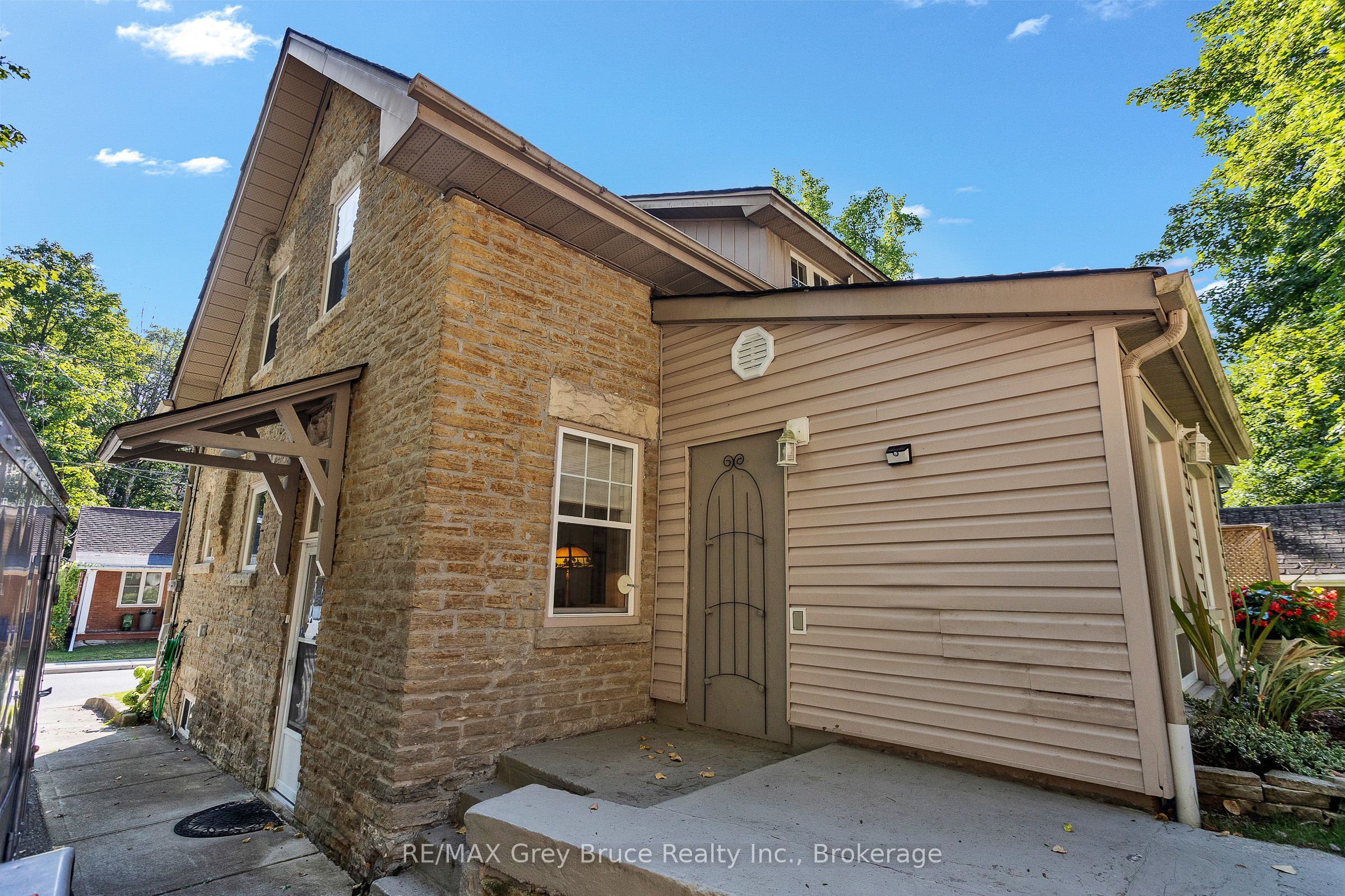 772 3rd Avenue W Property Photo 4