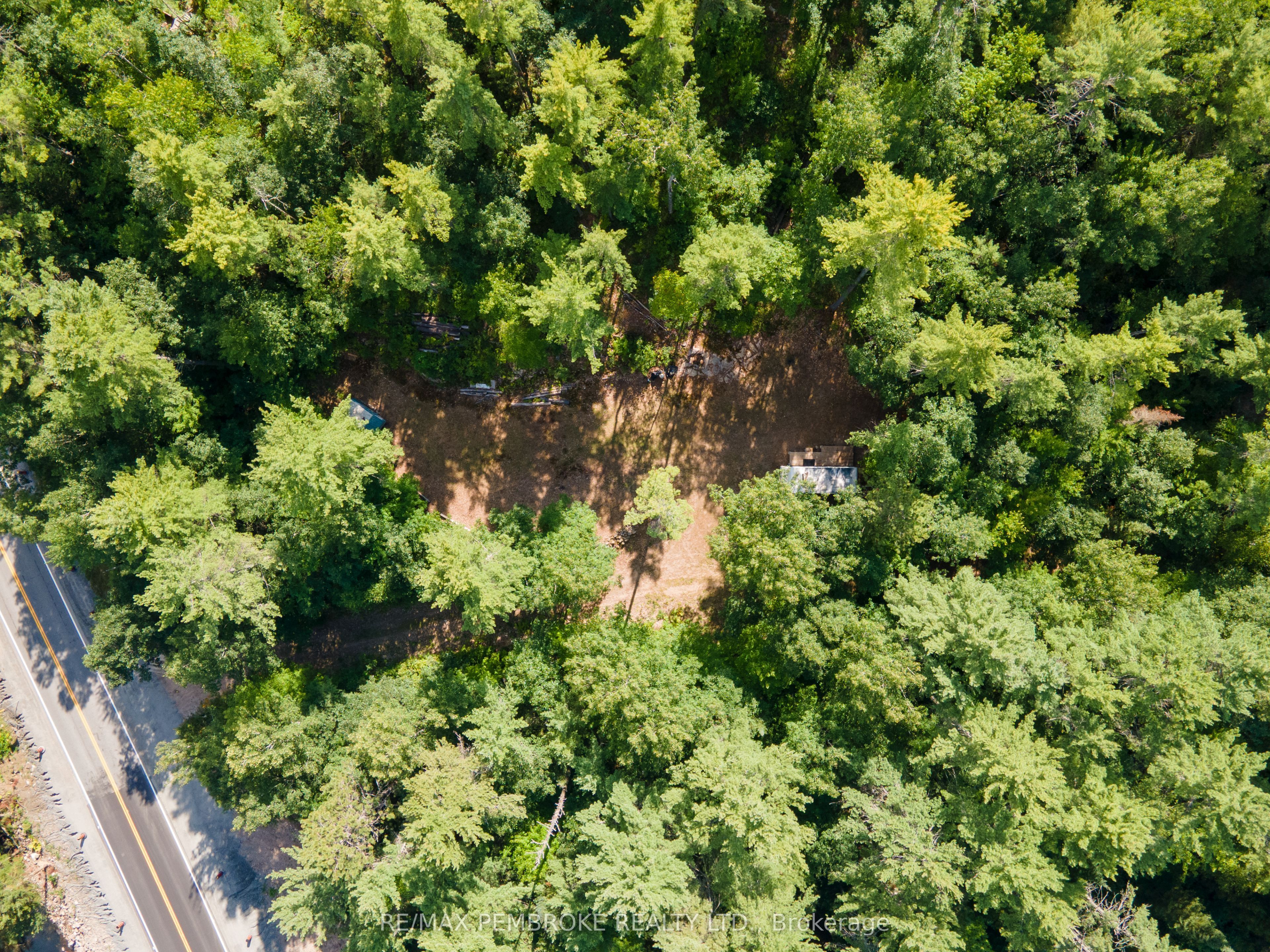5032 Round Lake Road Property Photo 1
